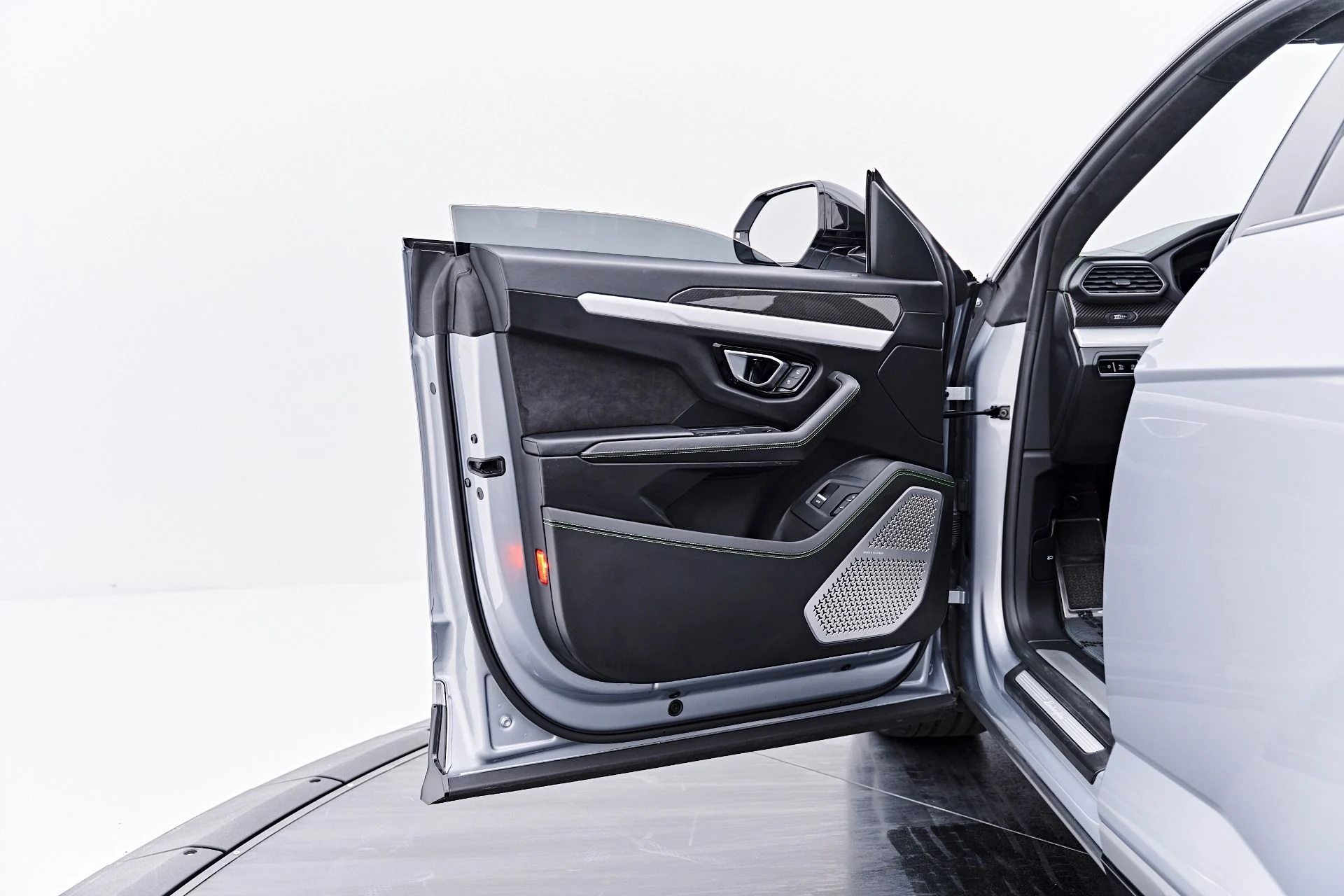 mph030_2089309970_Used_2021_Lamborghini_Urus_1788457904_426a77e569