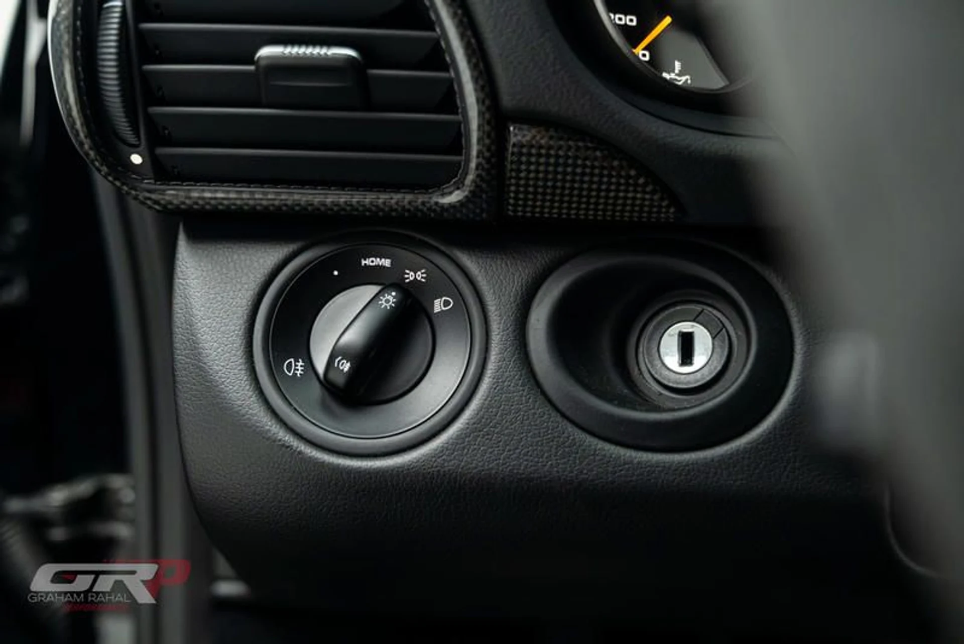 mph030_2091593334_9_E7_F3_F38_4_ED_9_4_E01_9287_95419_E5_D02_E2_f3d7671b24