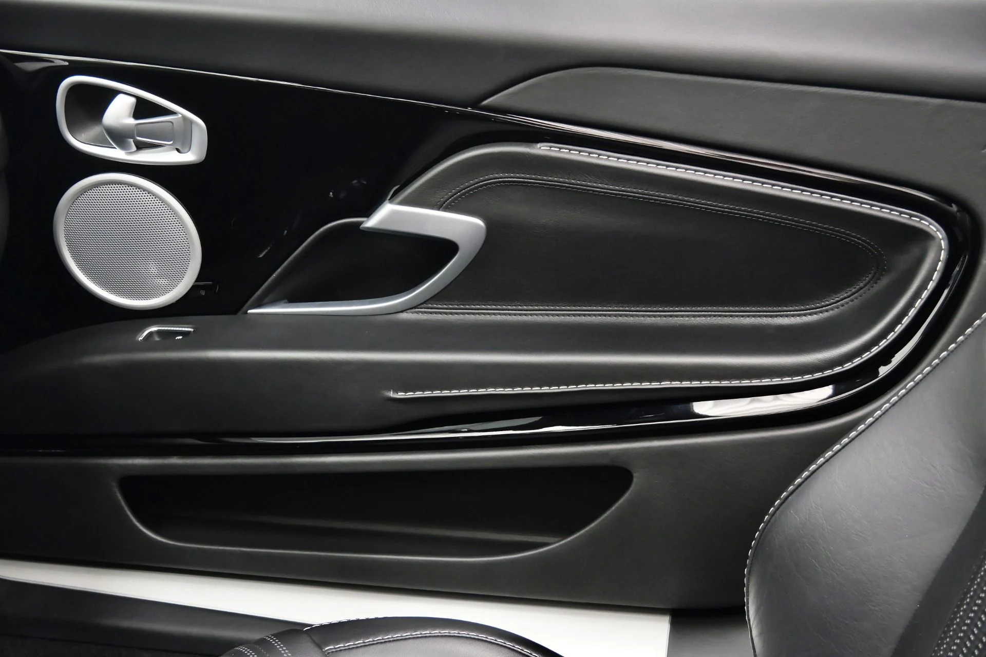 mph030_2091839911_Used_2019_Aston_Martin_DB_11_Volante_Gloss_Black_Bodypack_Heated_and_Ventilated_Seats_1764691005_33eee600b9