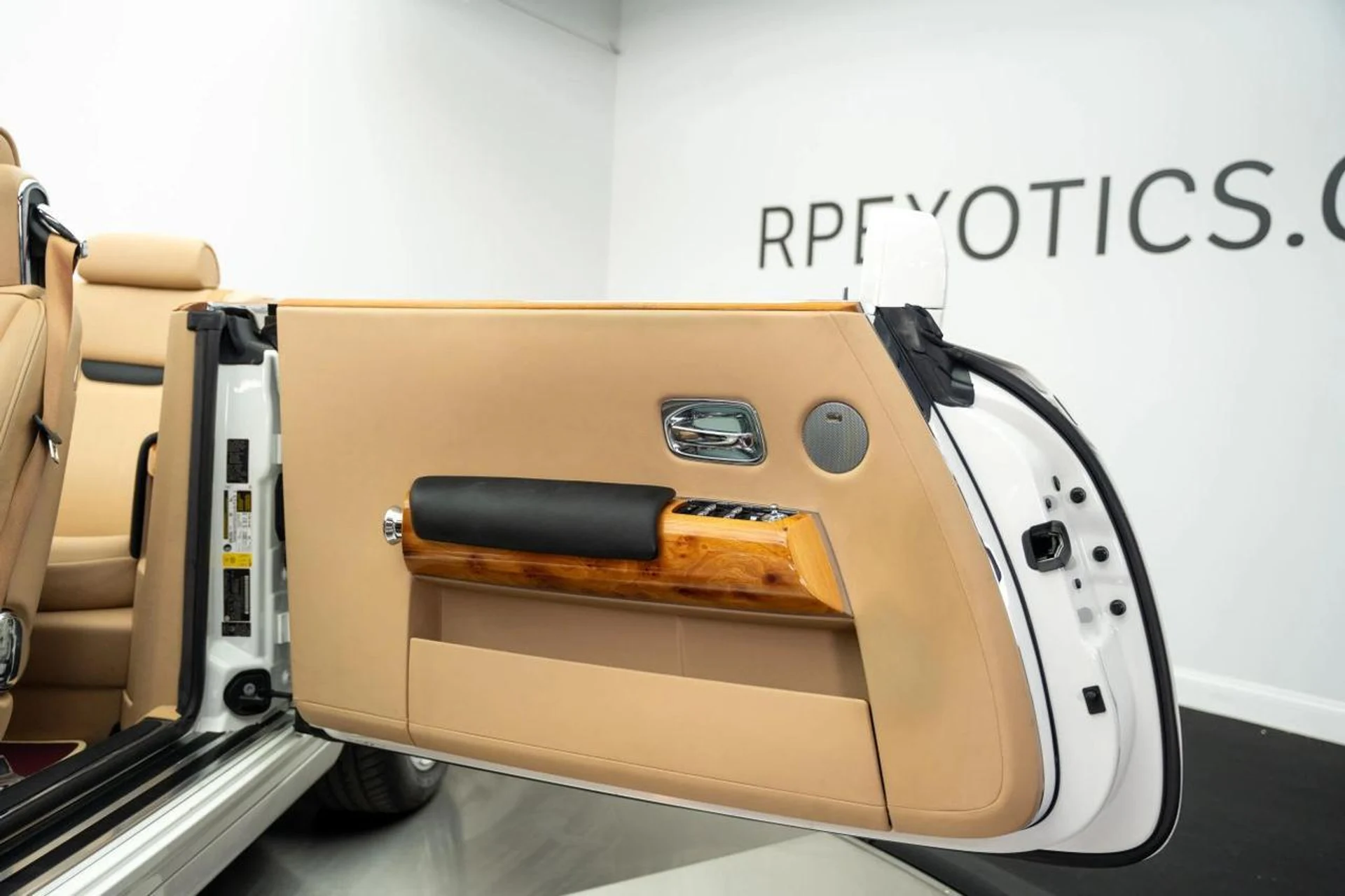 mph030_2099454798_d221018c4d3521bc98940bfdd2b34637_2e4b792def