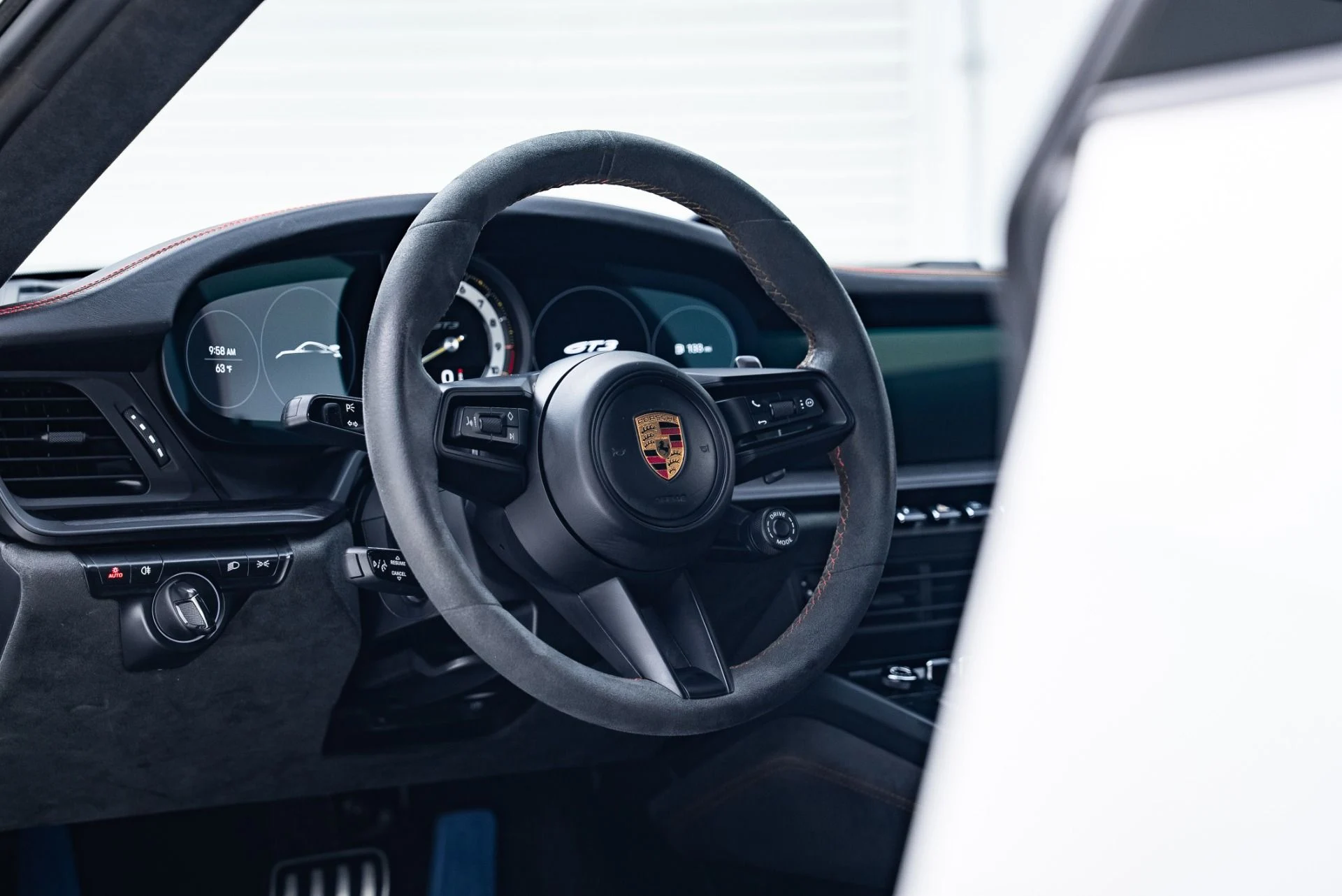 mph030_2115421269_Used_2022_Porsche_911_GT_3_1764803092_4827b7e093