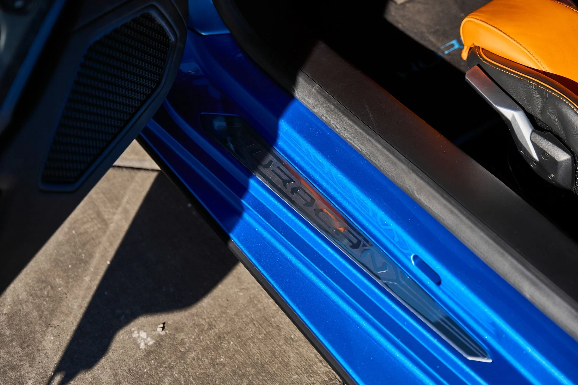 mph030_2133795437_Used_2020_Lamborghini_Huracan_EVO_Base_1766024317_a2cf55fbe5