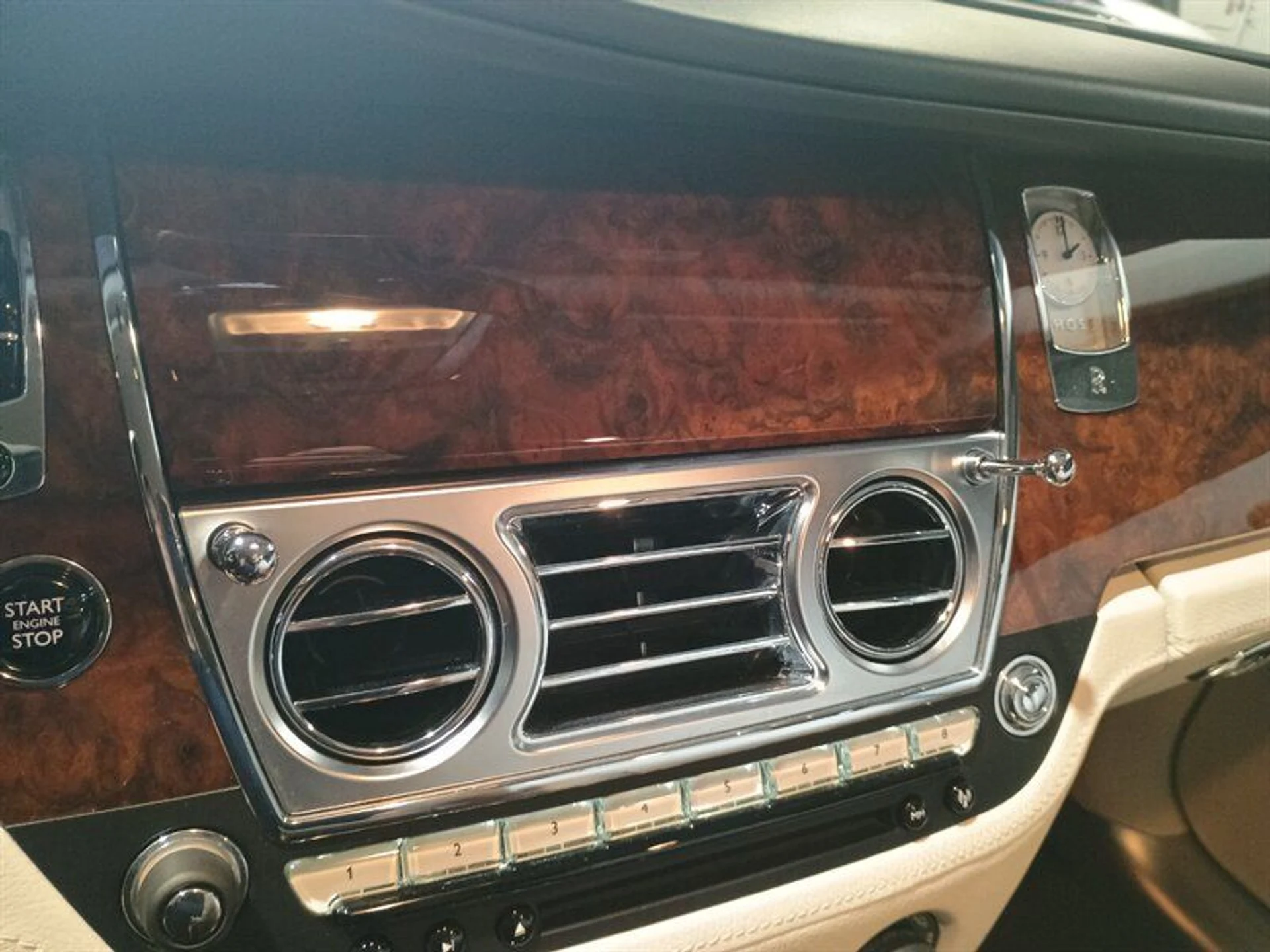 mph030_214856711_18f42674c9_800_313ac6560c