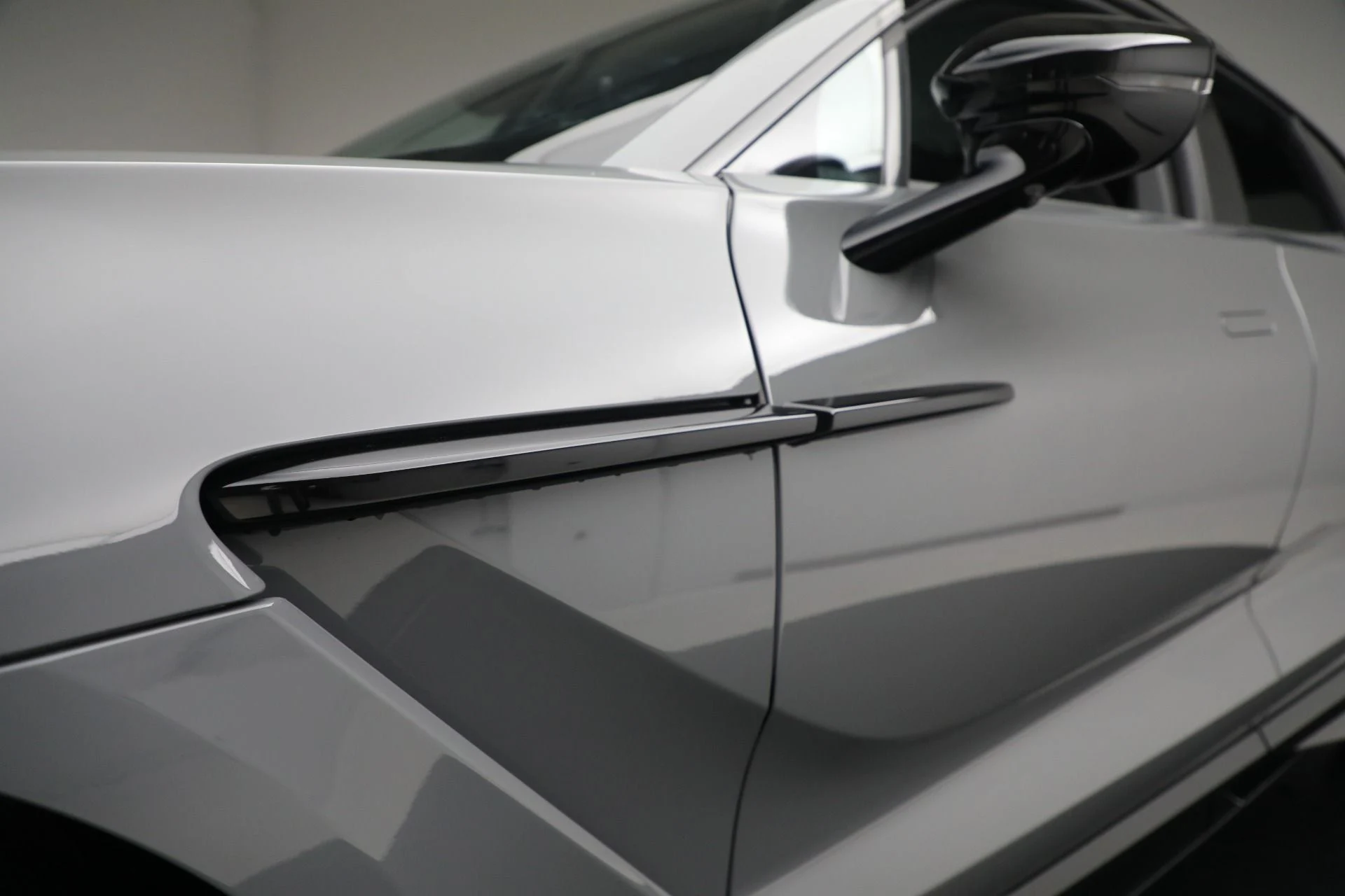 mph030_2155213974_Used_2025_Aston_Martin_DBX_707_707_831c9dff6b
