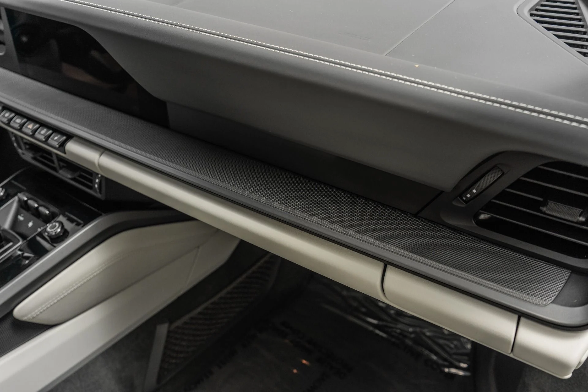 mph030_2167748617_Used_2025_Porsche_911_Carrera_Sport_Design_Package_Sport_Exhaust_Premium_Package_1763489634_a4da3ba1a5