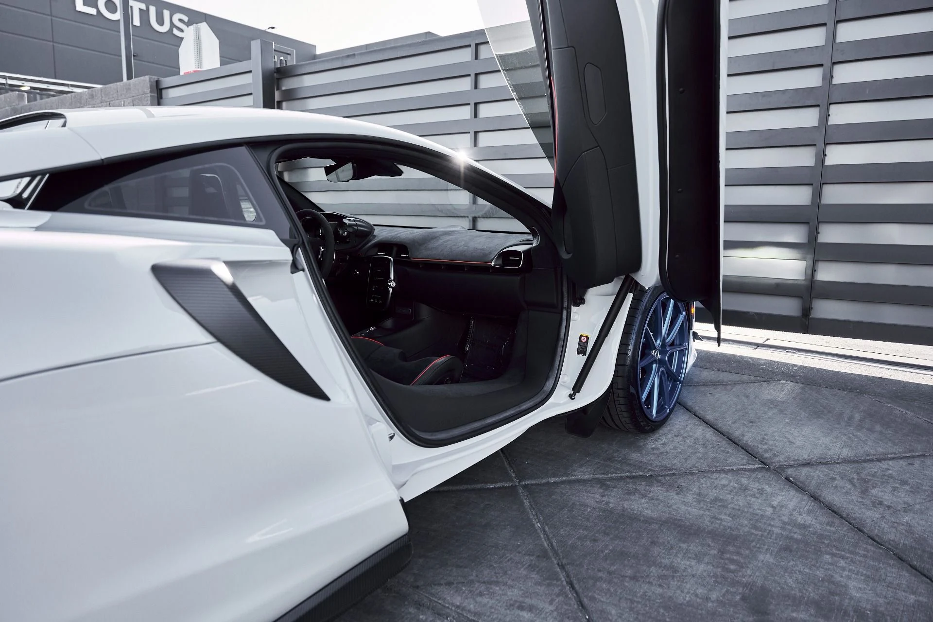 mph030_217316970_Used_2023_Mc_Laren_Artura_1773773909_9eb369a458