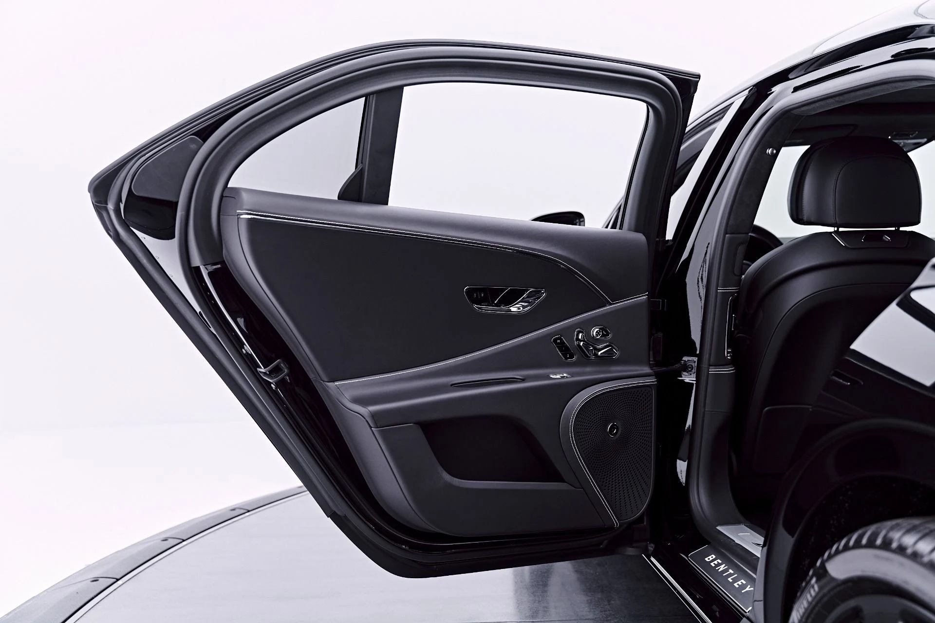 mph030_2173909566_Used_2023_Bentley_Flying_Spur_S_1784247266_4f05af1c2e