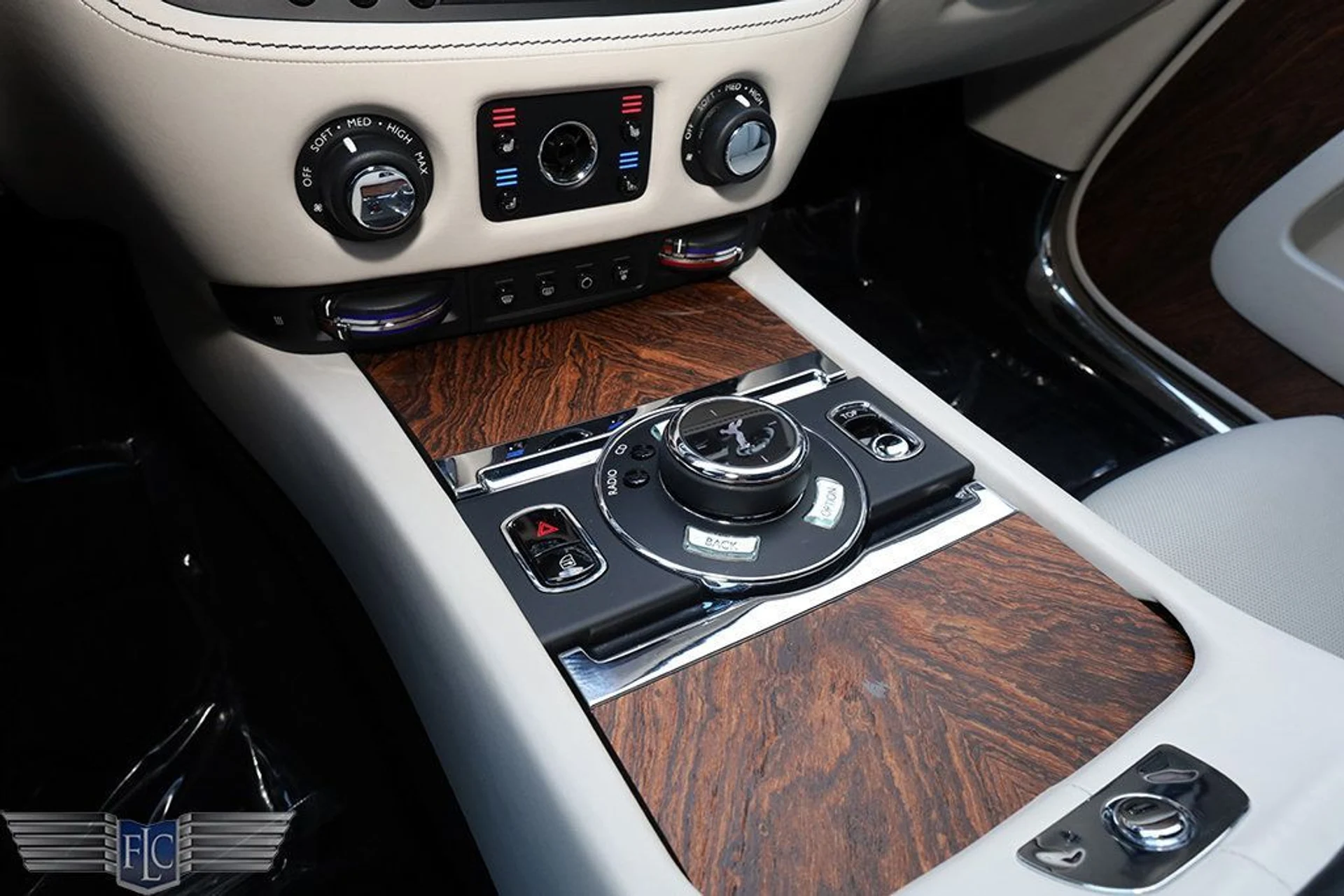 mph030_217590609_used_2017_rolls_royce_dawn_convertible_6305_22967978_31_1024_5c58ba2e39