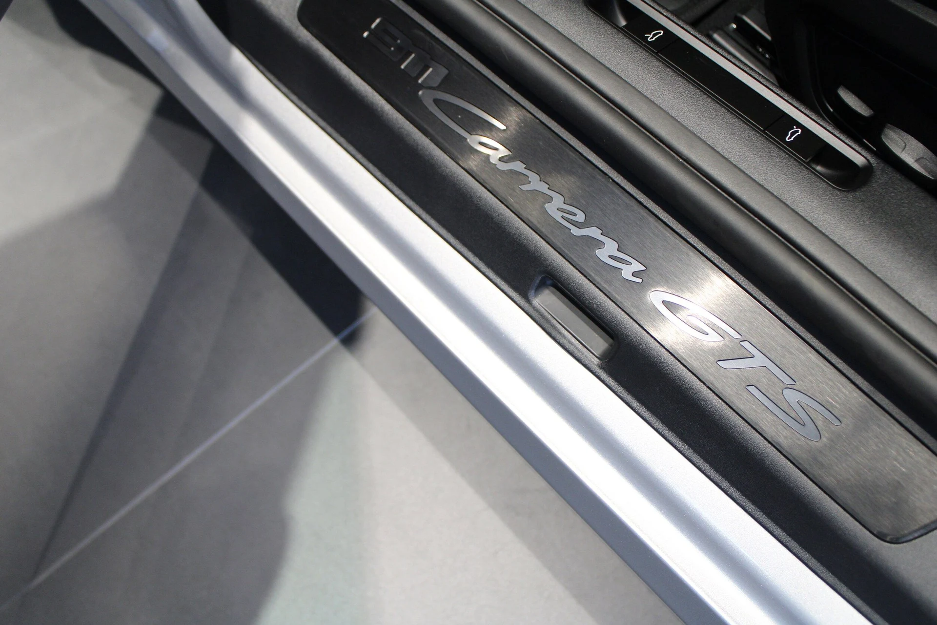 mph030_2175947847_96cac93d775b751922351b724a12fb24x_77666bcdeb