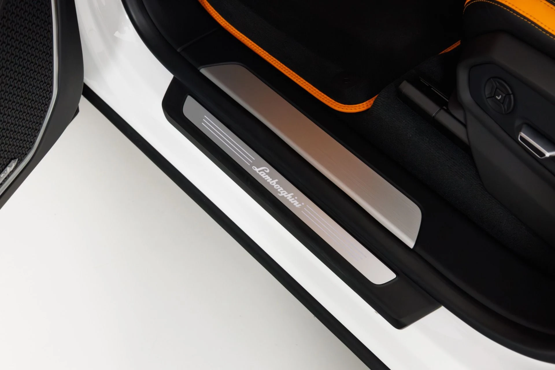 mph030_2180633669_Used_2024_Lamborghini_Urus_S_1775674860_daadf216de