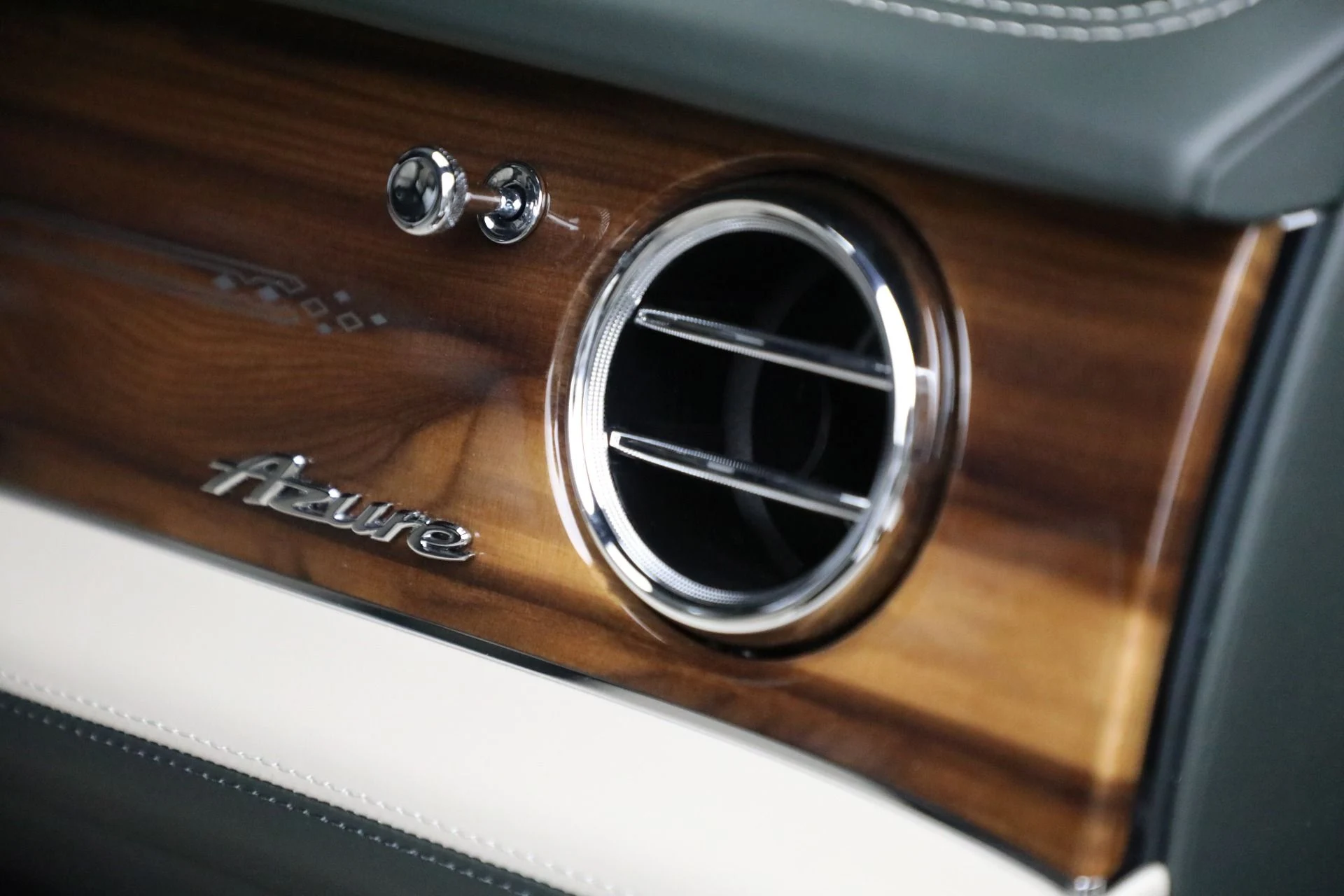 mph030_2203447226_Used_2023_Bentley_Bentayga_EWB_Azure_V8_28effbcdd1
