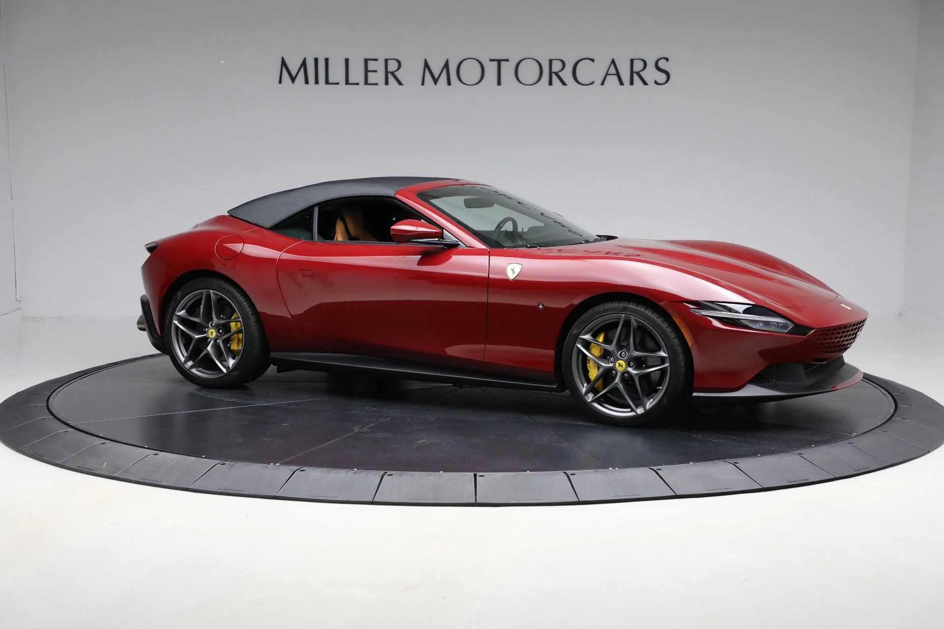 mph030_221007468_Used_2024_Ferrari_Roma_Spider_d6f0e3c4c7