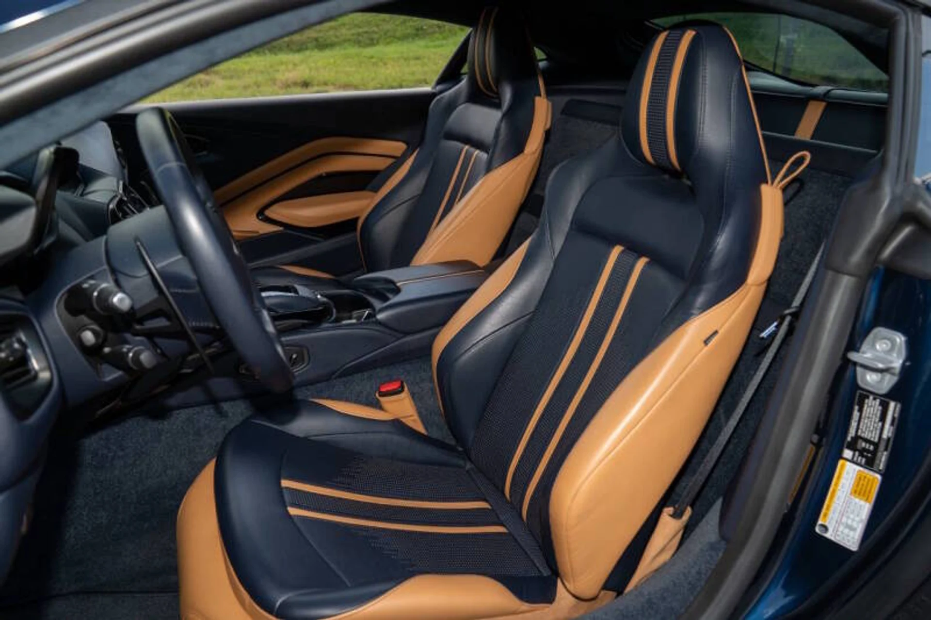 mph030_2215878658_2020_aston_martin_vantage_base_2dr_coupe_5930808c74