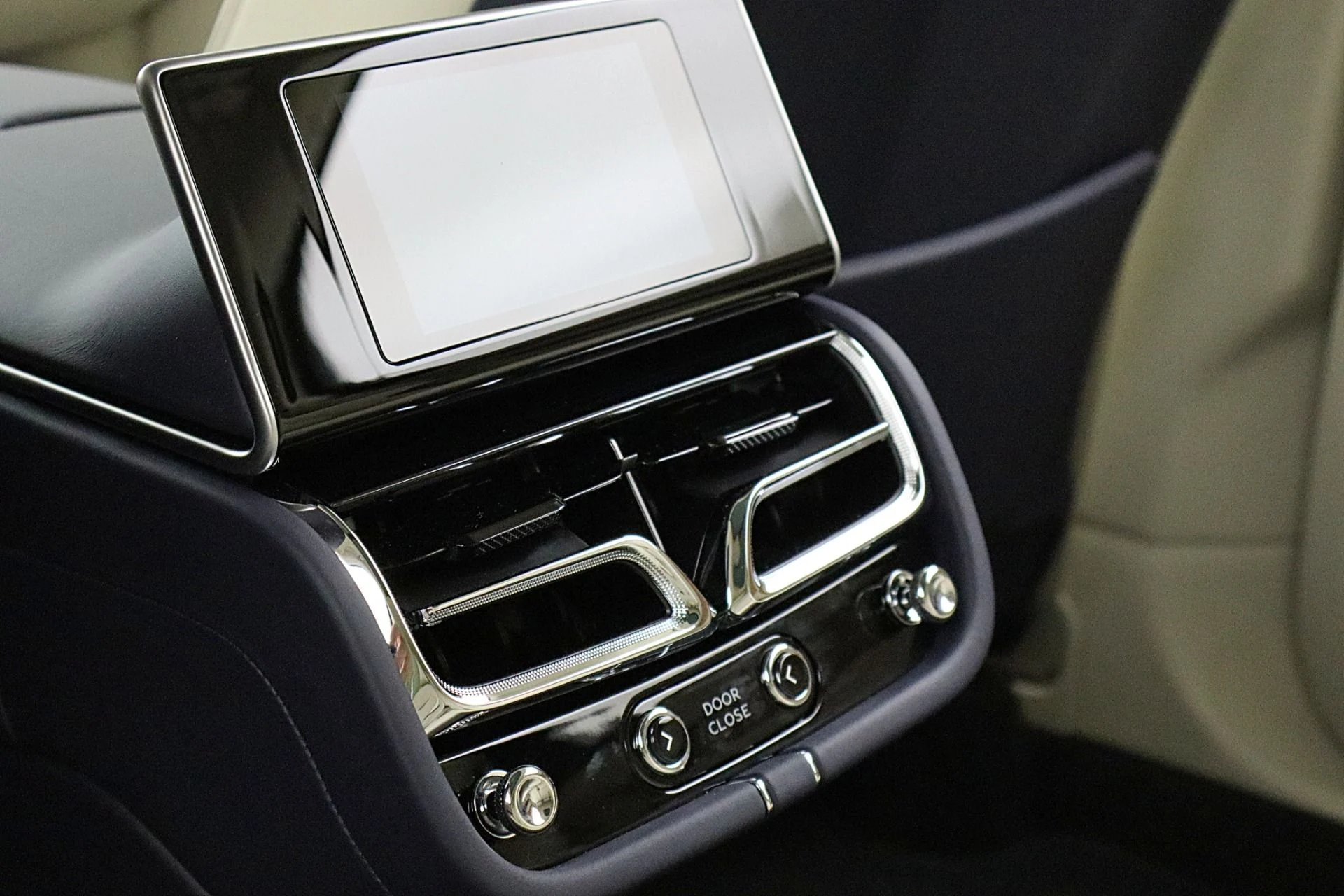 mph030_2226035032_New_2026_Bentley_Bentayga_EWB_V8_d9f51e9988