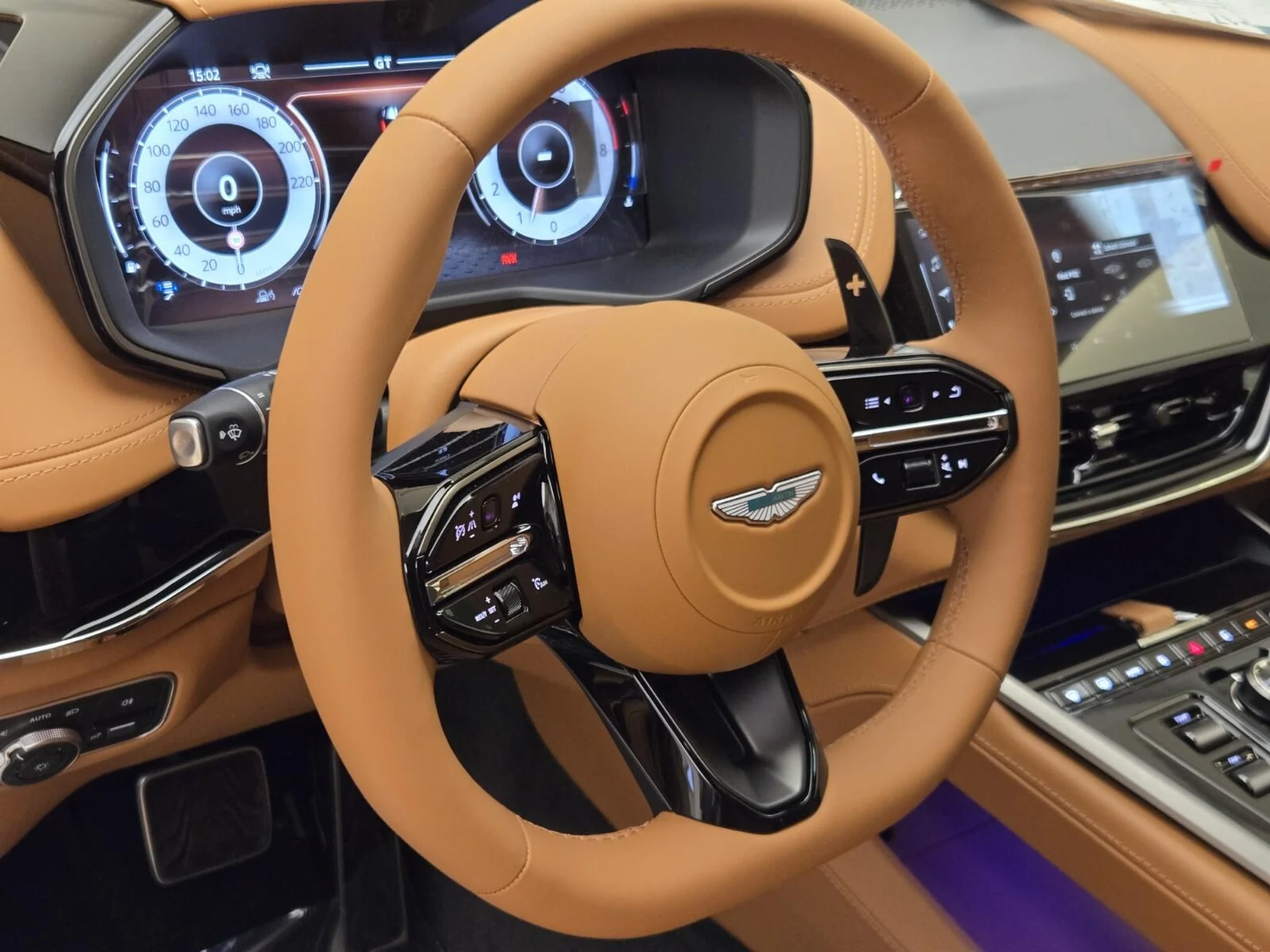 mph030_2228182635_New_2026_Aston_Martin_DBX_707_1761371614_05e0542034