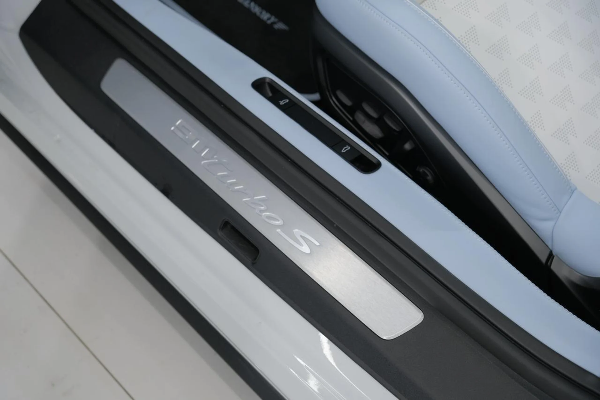 mph030_2230505031_04aa6302ed3bf026b91d28934e01ecc6_da79f70809