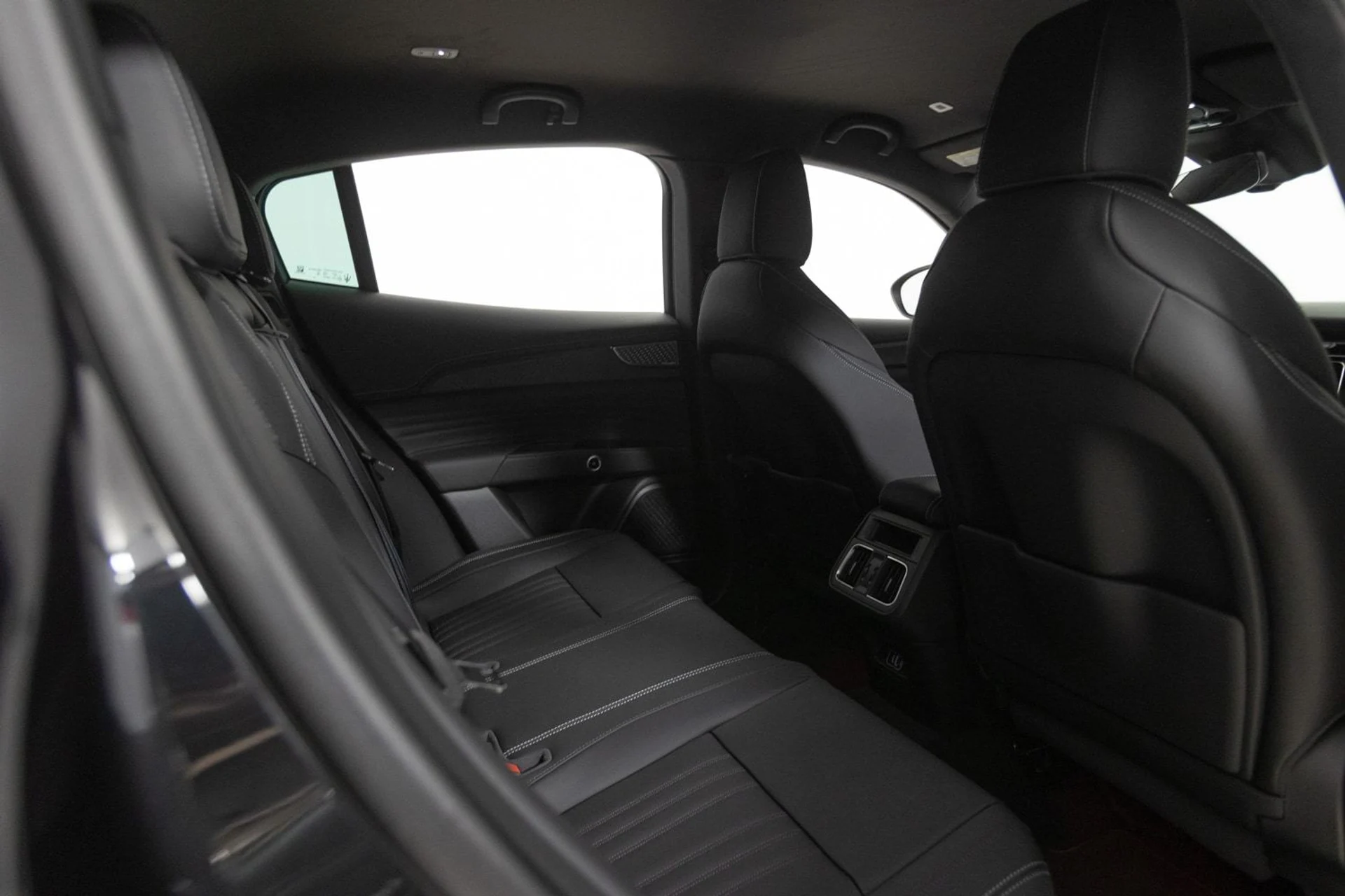 mph030_2232600727_2988e836f94d454abe404363e4dc3d4c_f2317fcb6c