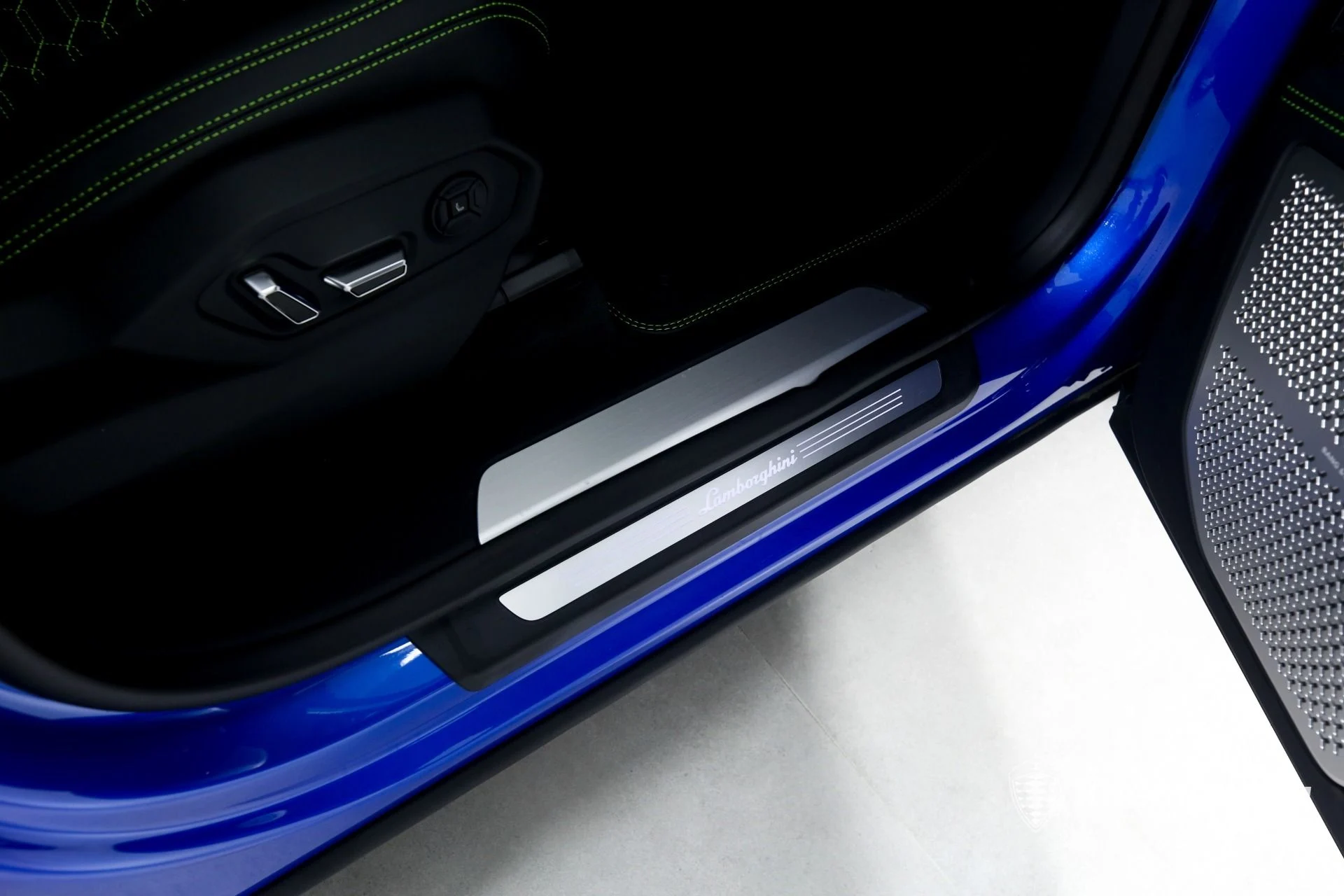 mph030_2235075692_Used_2022_Lamborghini_Urus_1696532519_910d4e8c8c