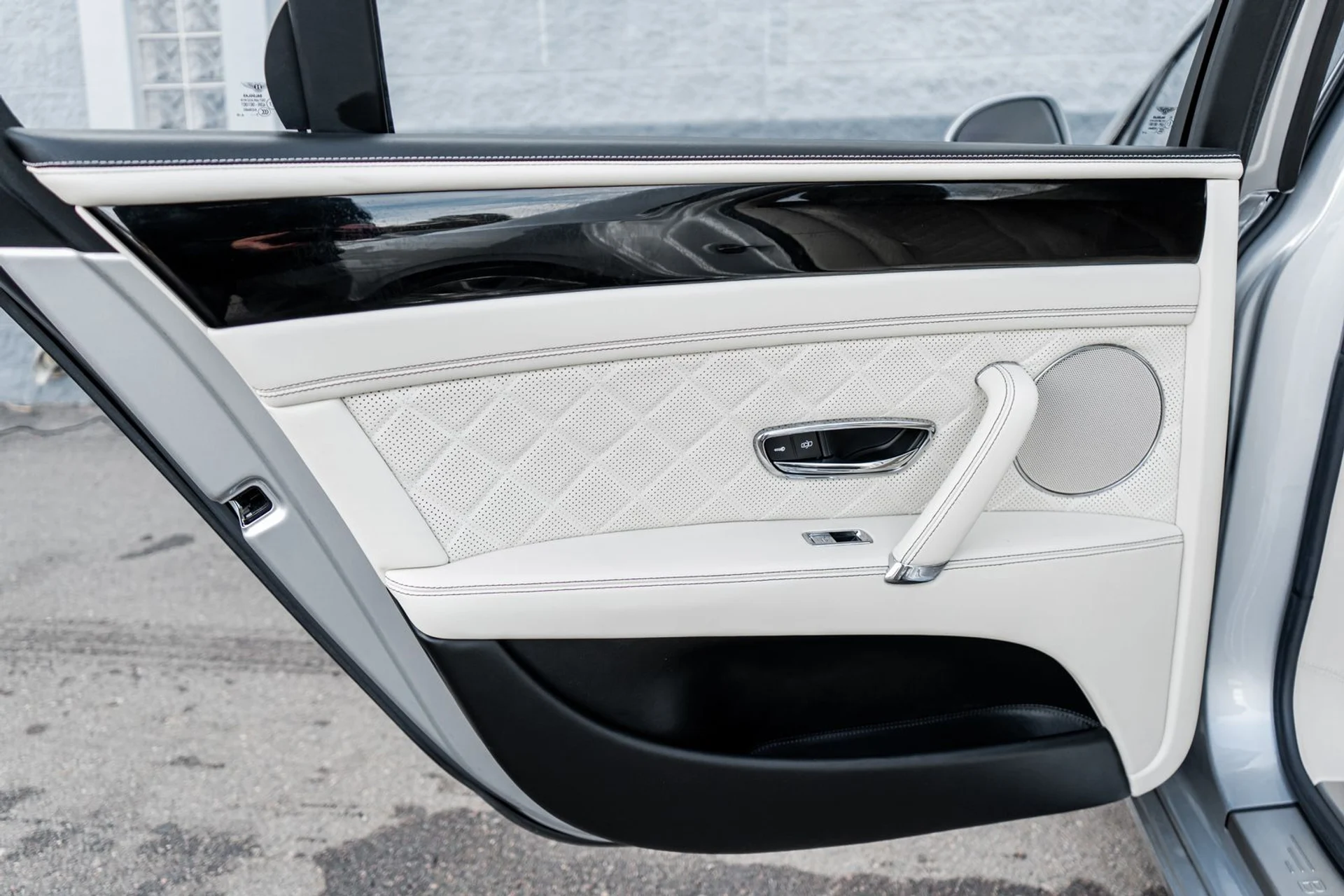 mph030_2235247115_ed0b58fb_4ba7_4c98_8ec5_2339aa29a29d_24ec4ba246