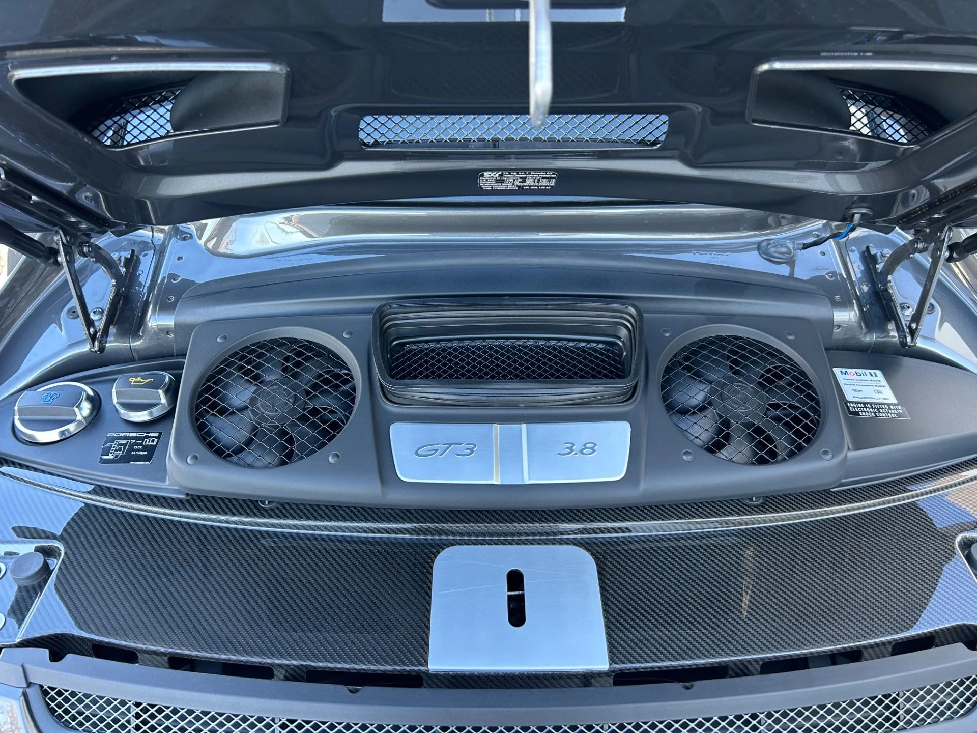 mph030_2236075379_Used_2015_Porsche_911_GT_3_1753126849_a9695d6867