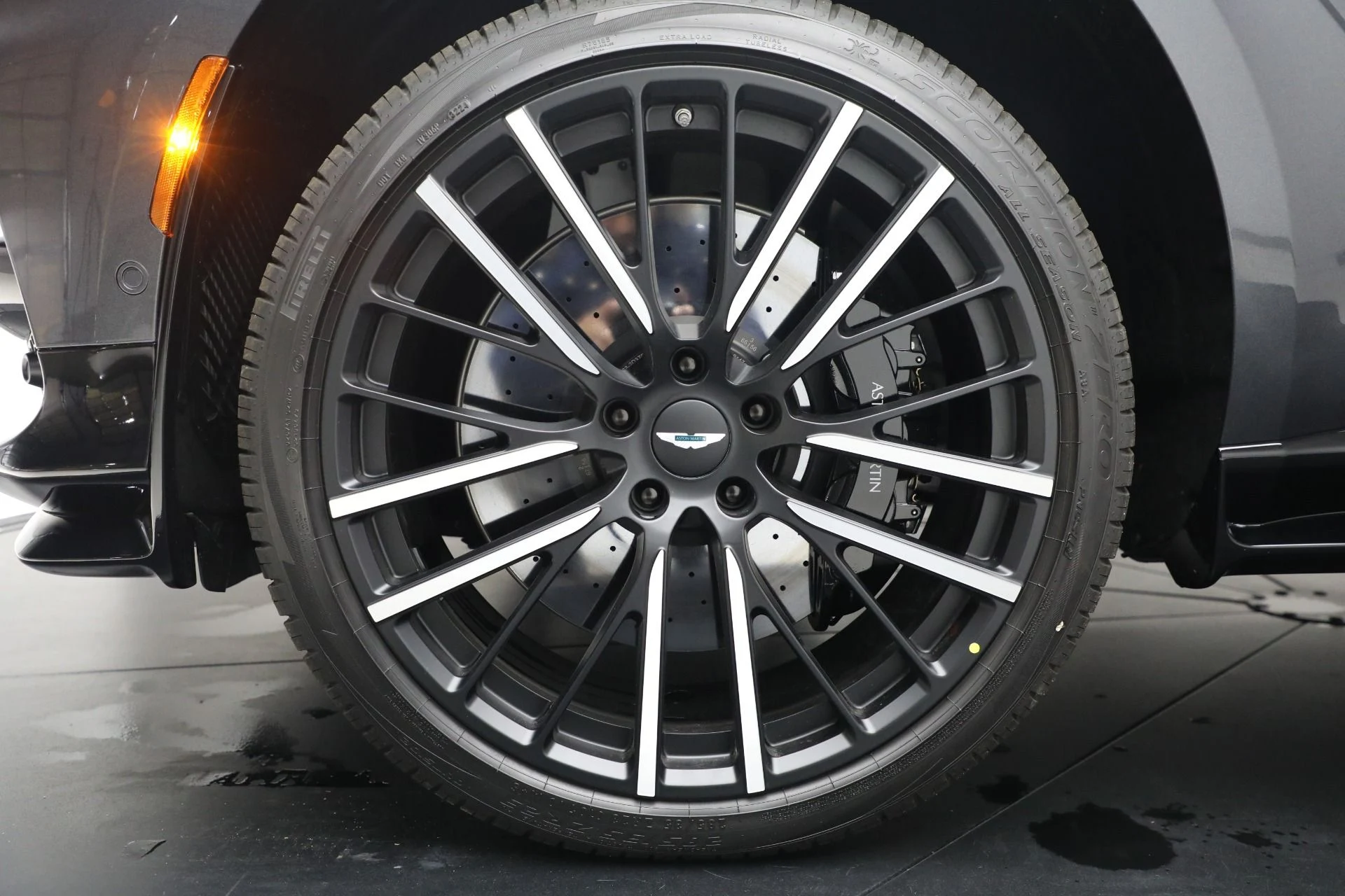 mph030_2238682257_New_2025_Aston_Martin_DBX_707_707_6f8b432a83