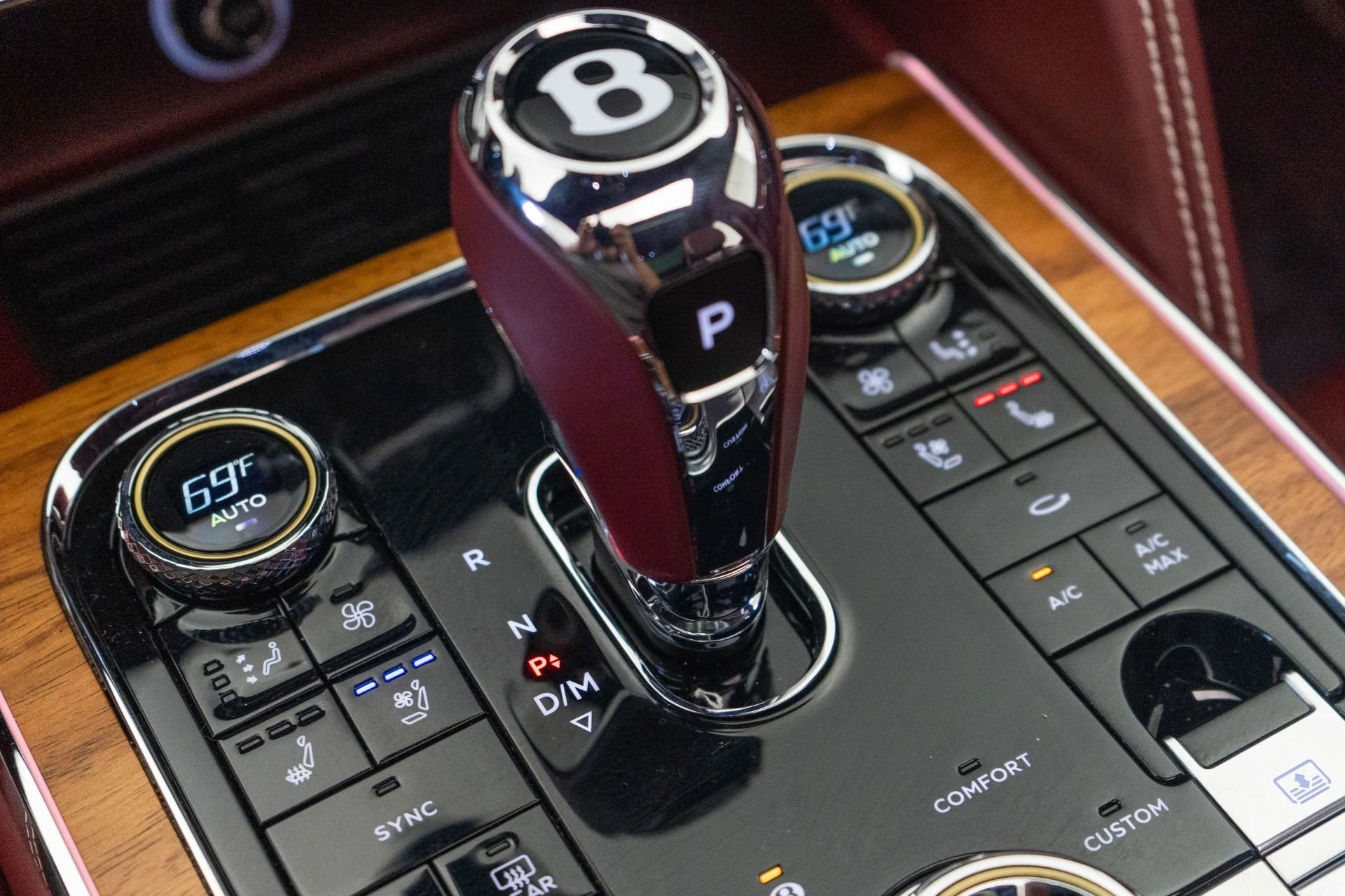 mph030_2241262394_Used_2023_Bentley_Flying_Spur_Azure_1755704000_673aff466b