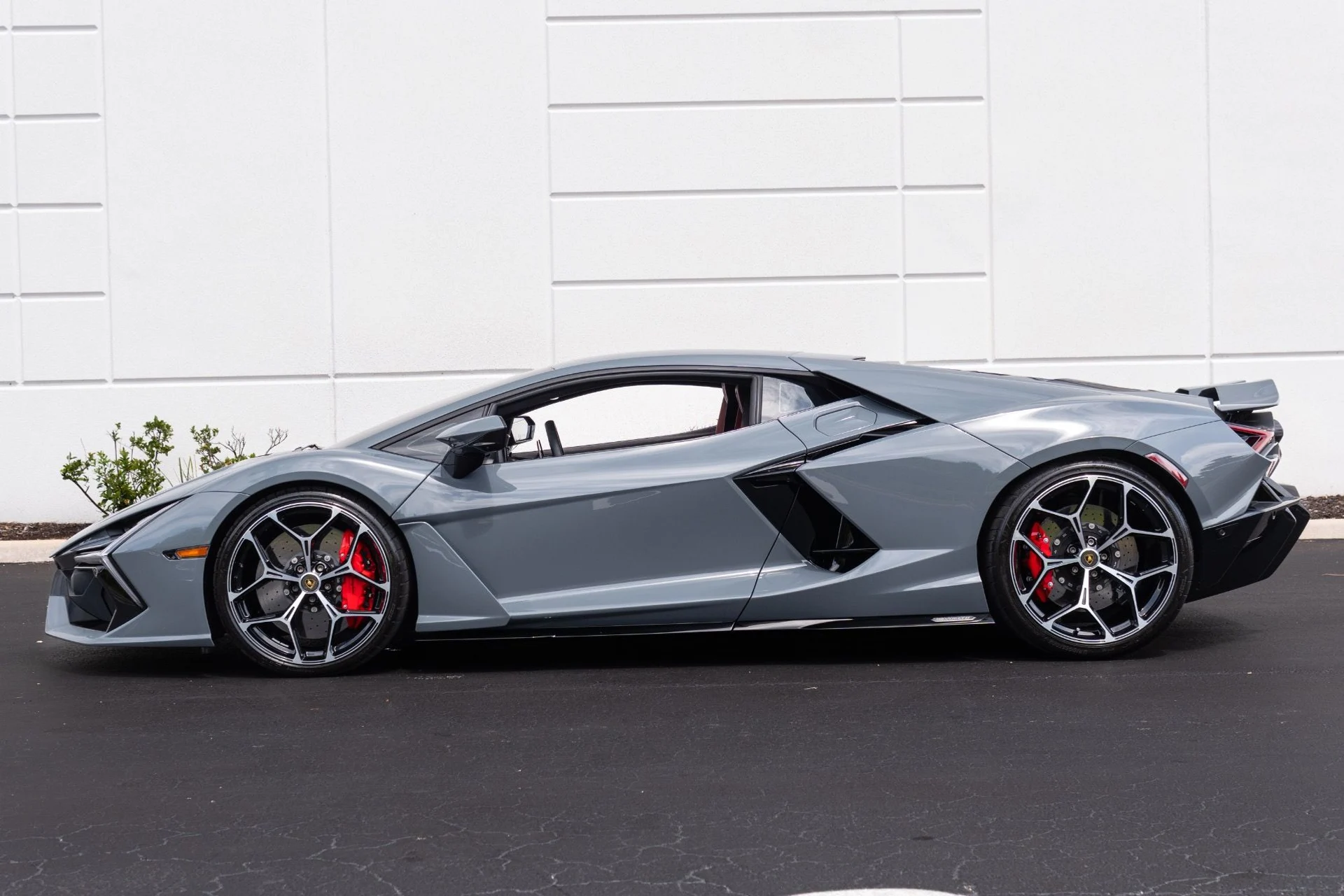mph030_2241981033_Used_2024_Lamborghini_Revuelto_1778880537_2d3bf1c102