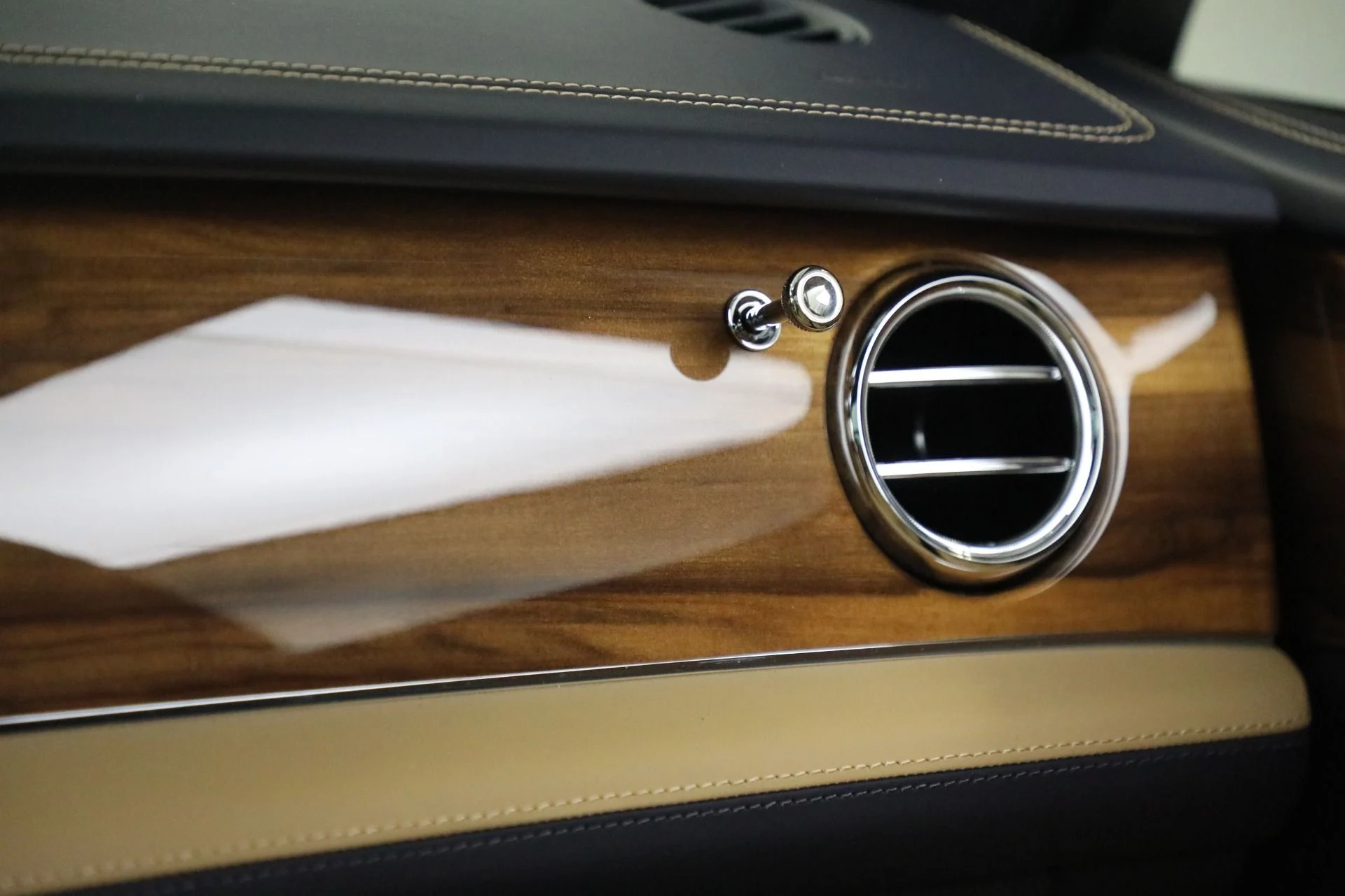 mph030_2244397334_Used_2024_Bentley_Bentayga_EWB_V8_1785184003_5555eb25c6