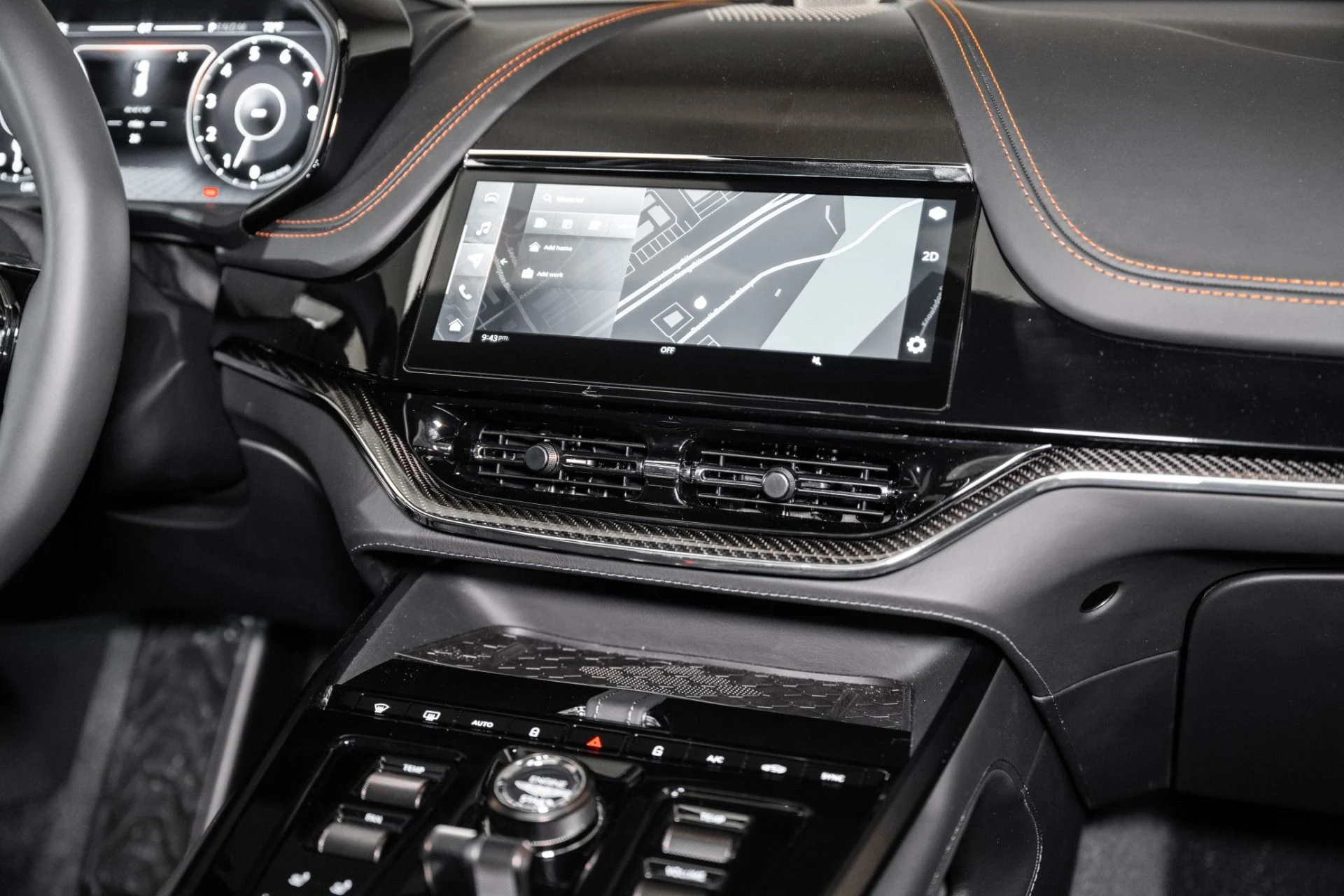 mph030_2259326487_Used_2025_Aston_Martin_DBX_707_1748959342_797623a021