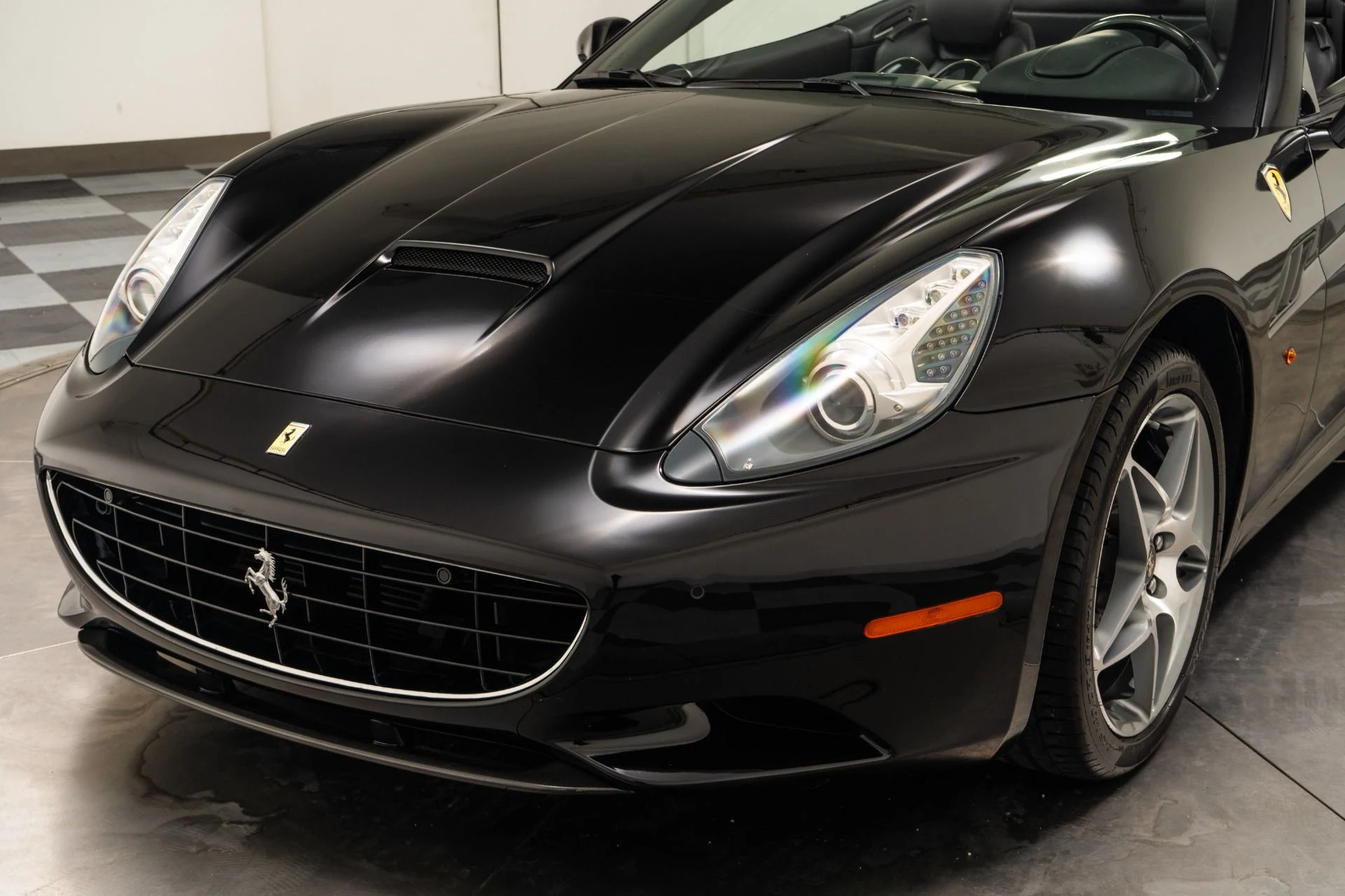mph030_2271710696_Used_2011_Ferrari_California_1760563898_8d6b078b53