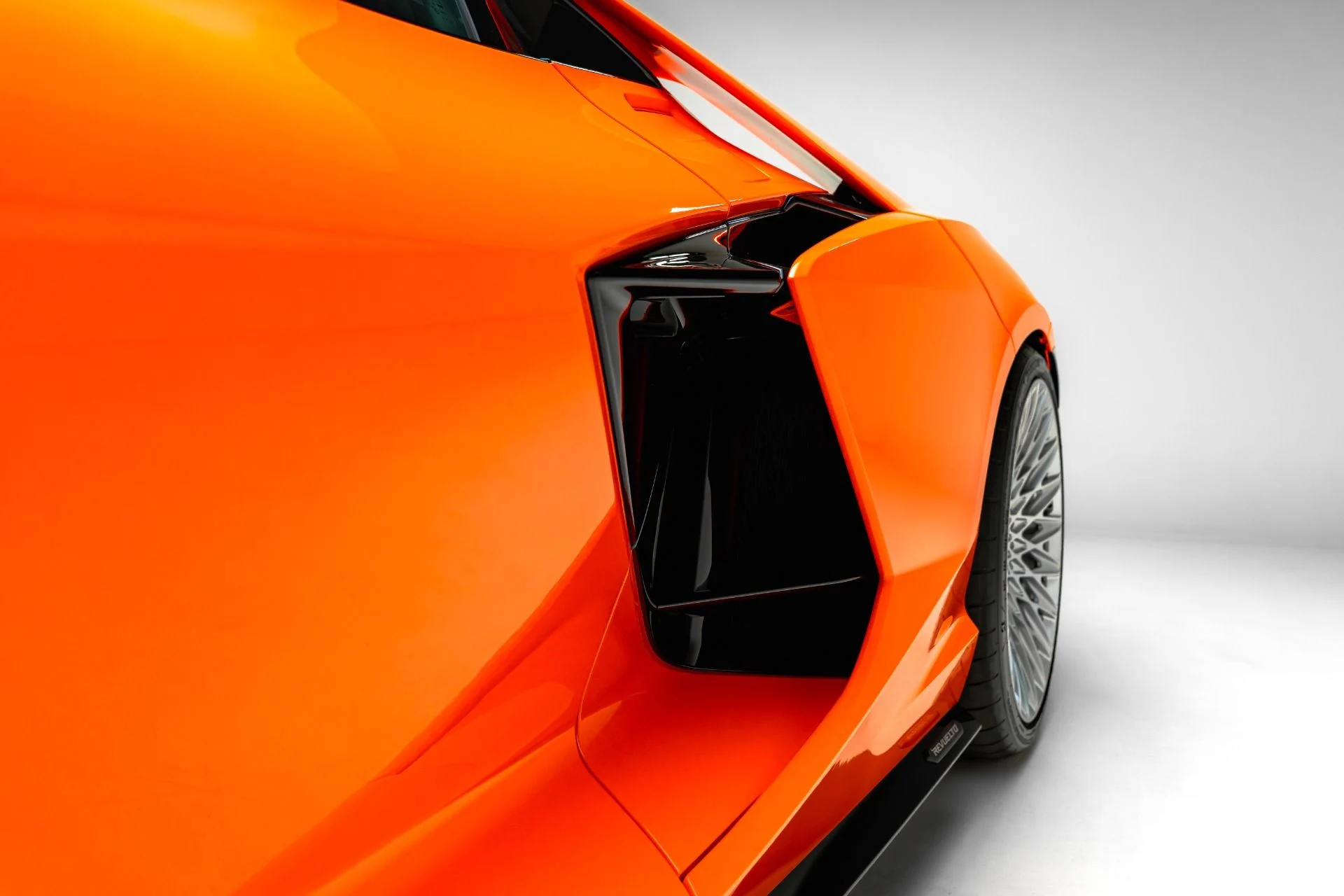 mph030_2287865572_Used_2024_Lamborghini_Revuelto_1781129539_f3950acbbf