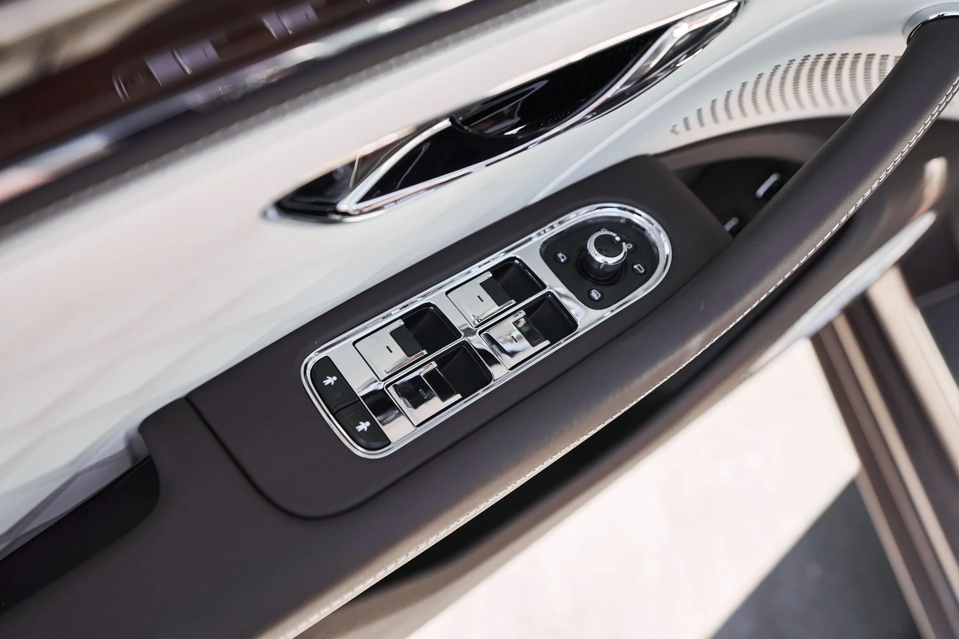 mph030_2289308446_Used_2025_Bentley_Flying_Spur_Speed_1762569206_0a749a52c0