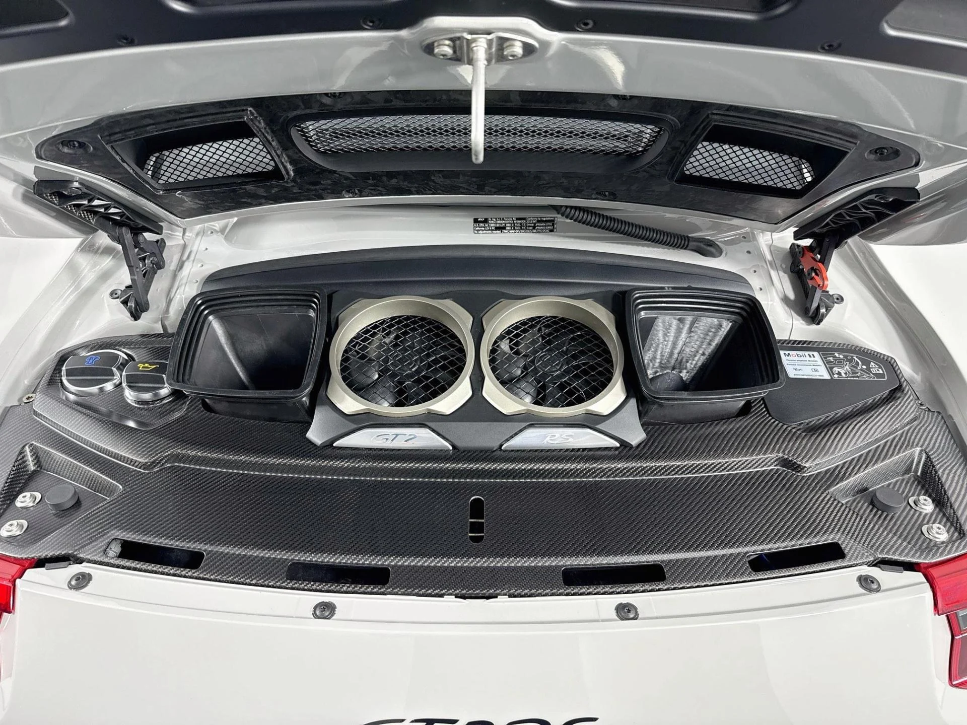 mph030_2293508086_Used_2018_Porsche_911_GT_2_RS_1790873171_9f7bd98934