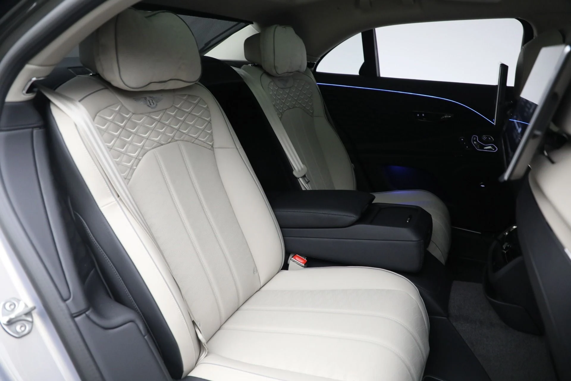 mph030_2294151842_New_2025_Bentley_Flying_Spur_Mulliner_2be0e585da