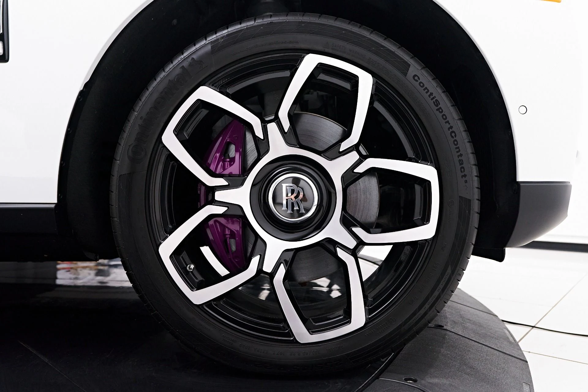 mph030_2297880679_Used_2024_Rolls_Royce_Cullinan_Base_1754099306_f06beeb5f5