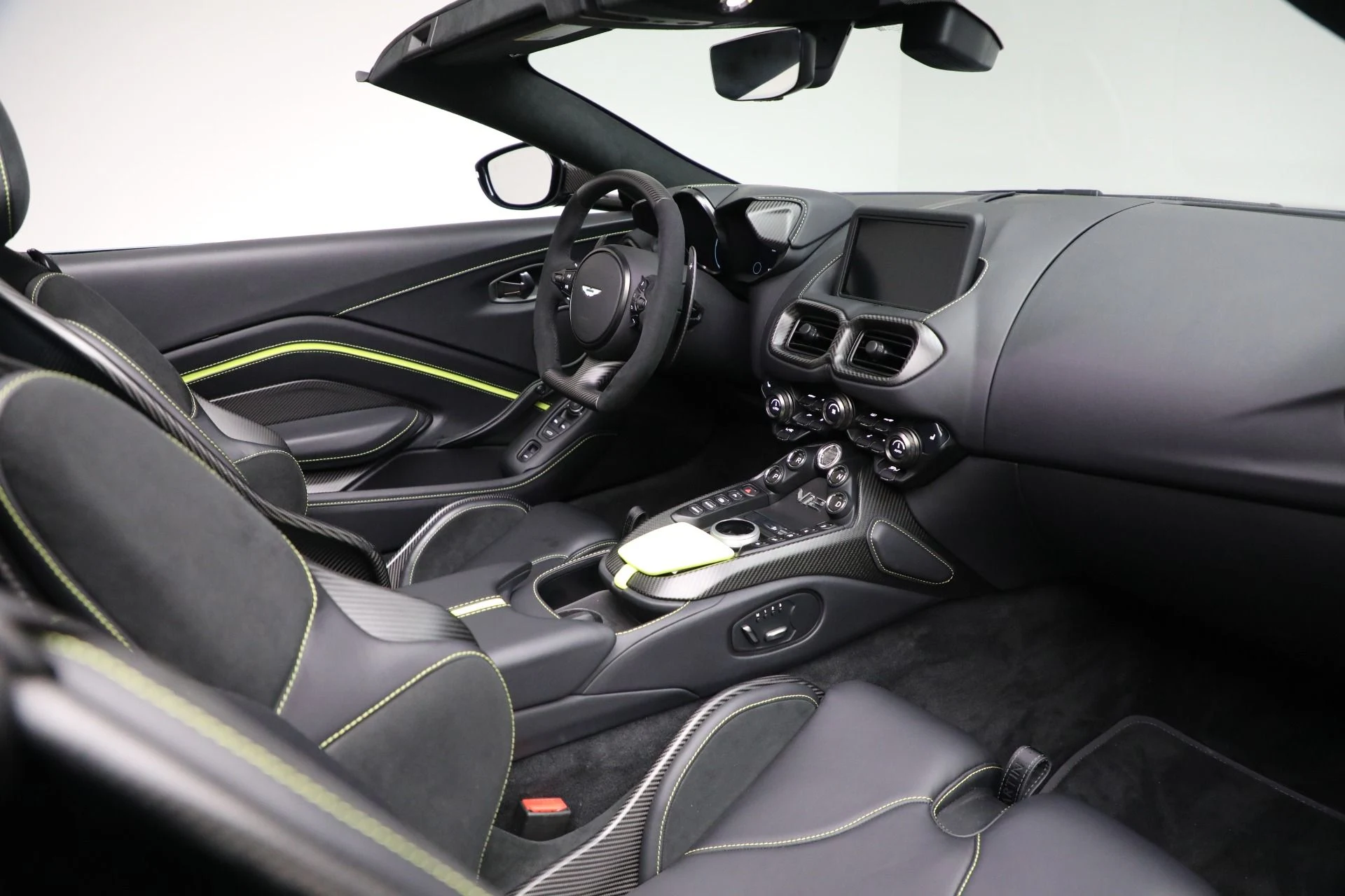 mph030_2301292195_Used_2023_Aston_Martin_Vantage_V12_be50085355