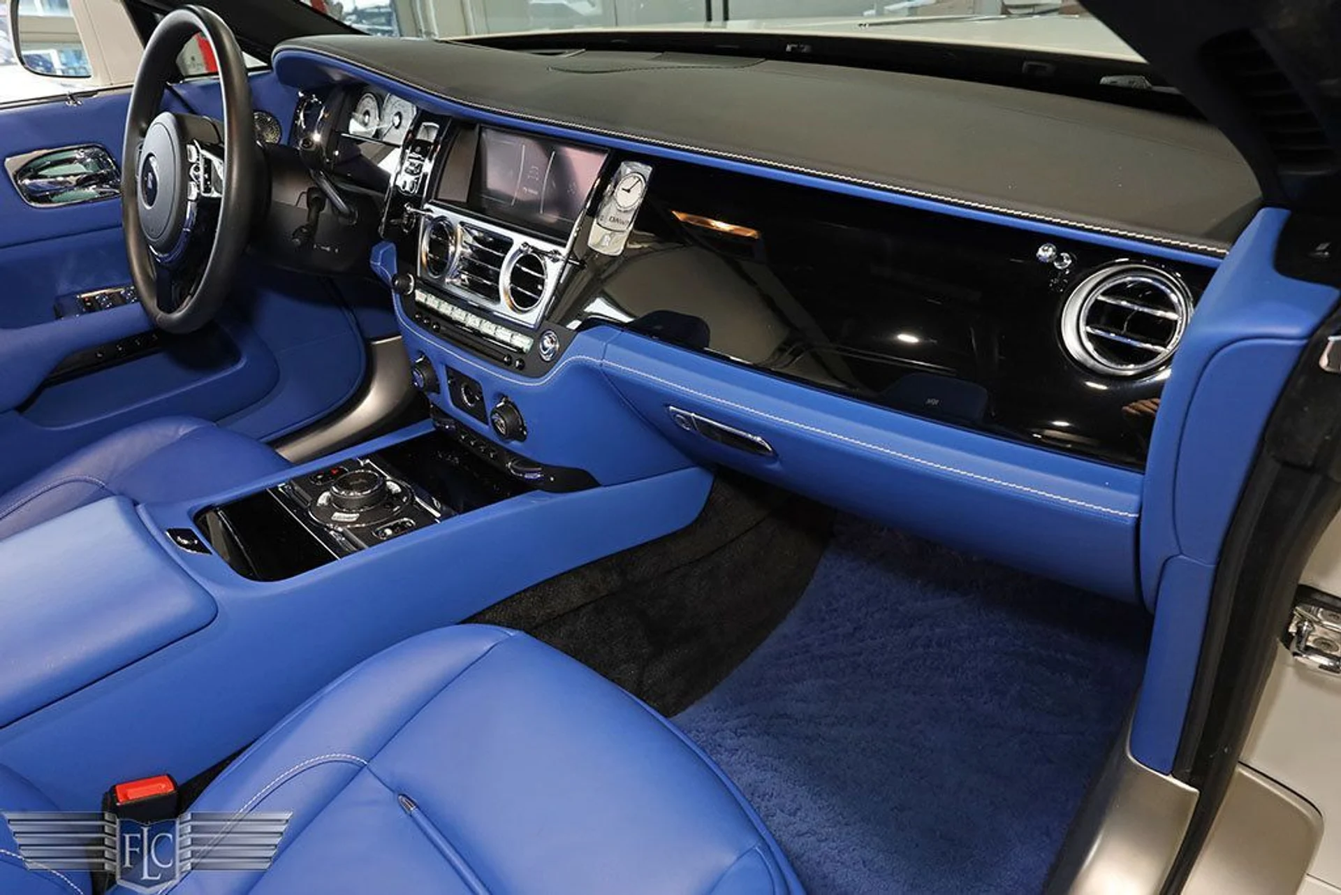 mph030_2303244498_used_2020_rolls_royce_dawn_convertible_9689_22662057_31_1024_b62a40de8a