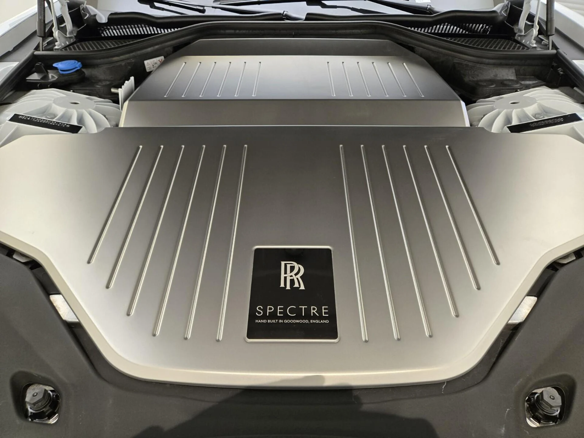 mph030_2303268944_Used_2024_Rolls_Royce_Spectre_1761122053_1523c8a06b