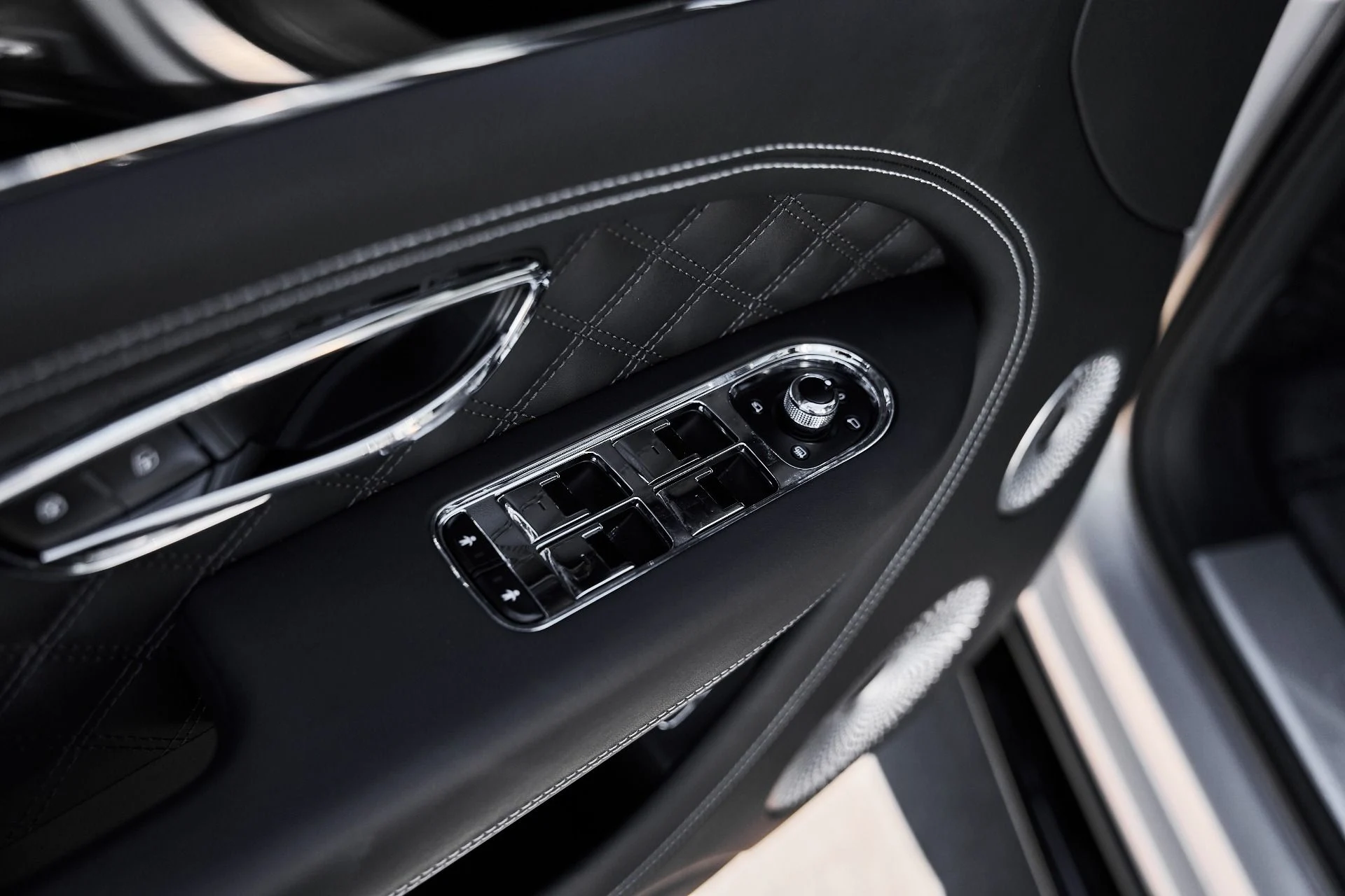 mph030_2306413738_Used_2025_Bentley_Bentayga_S_1782152799_e58cf4846e