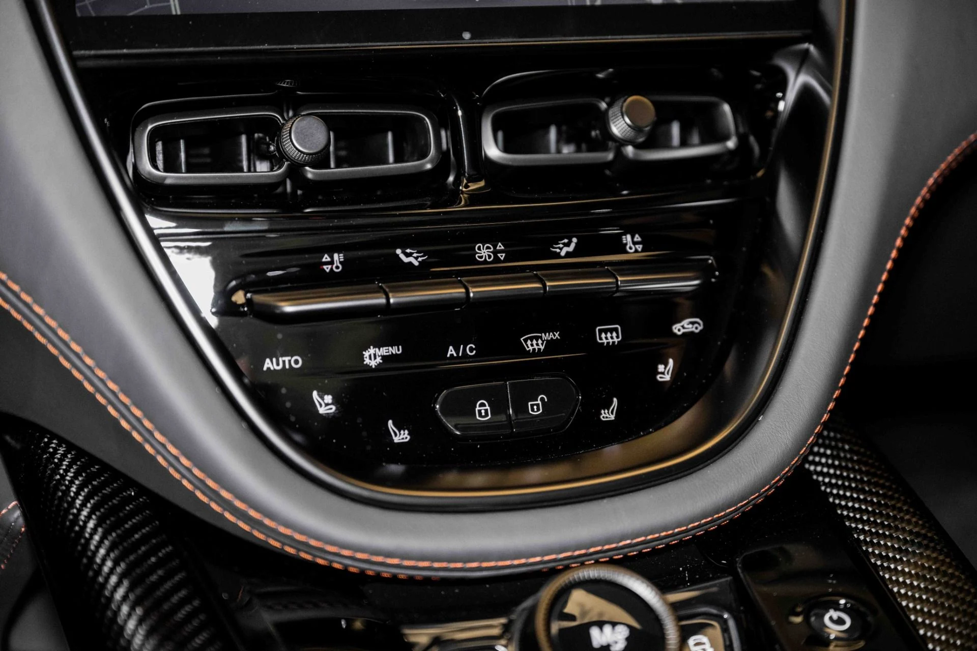 mph030_2308480907_Used_2024_Aston_Martin_DBX_707_1701892795_38f50e2ee5