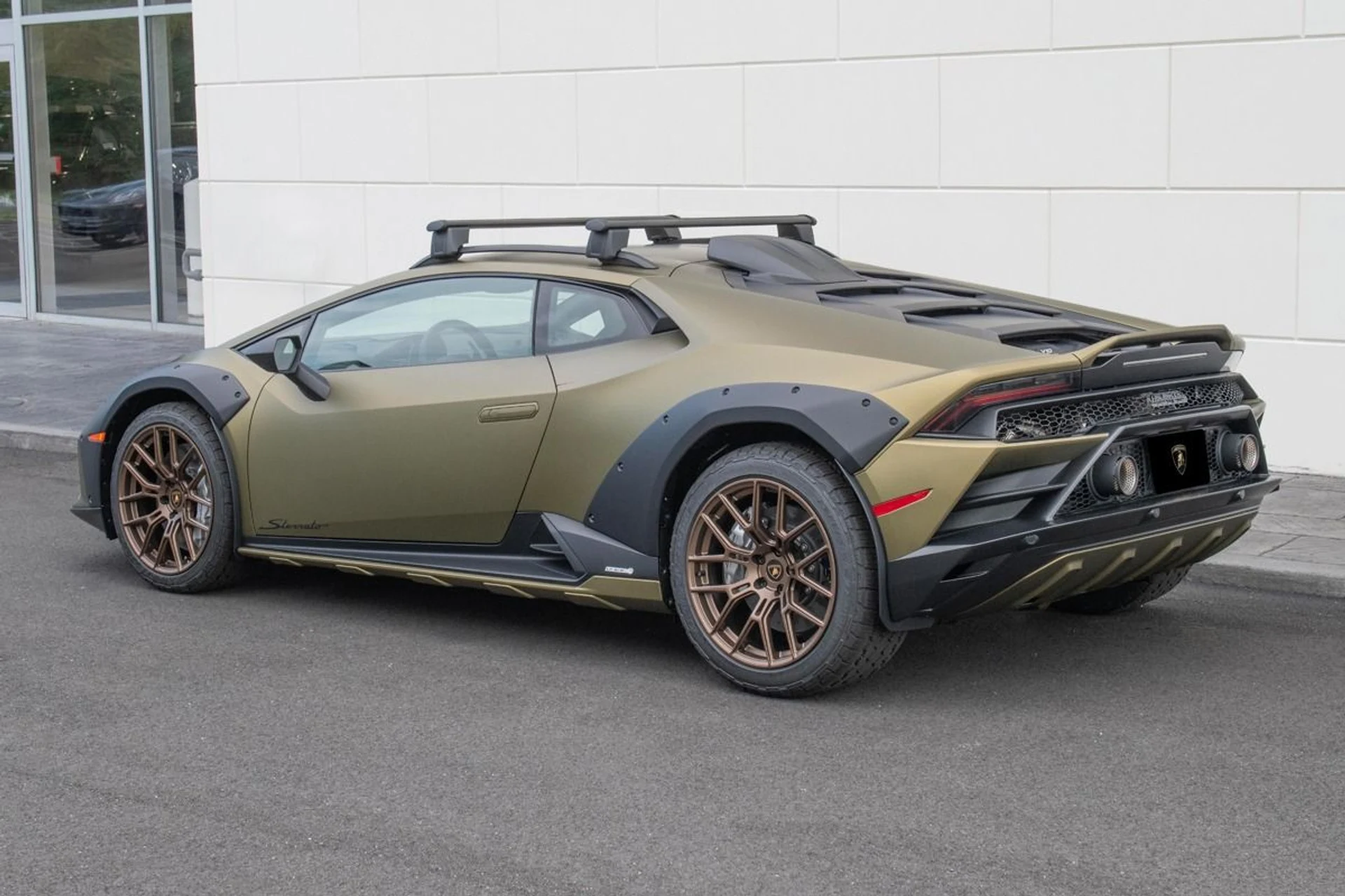 mph030_2317270327_Used_2023_Lamborghini_Huracan_Sterrato_1769868848_7204ac0b38