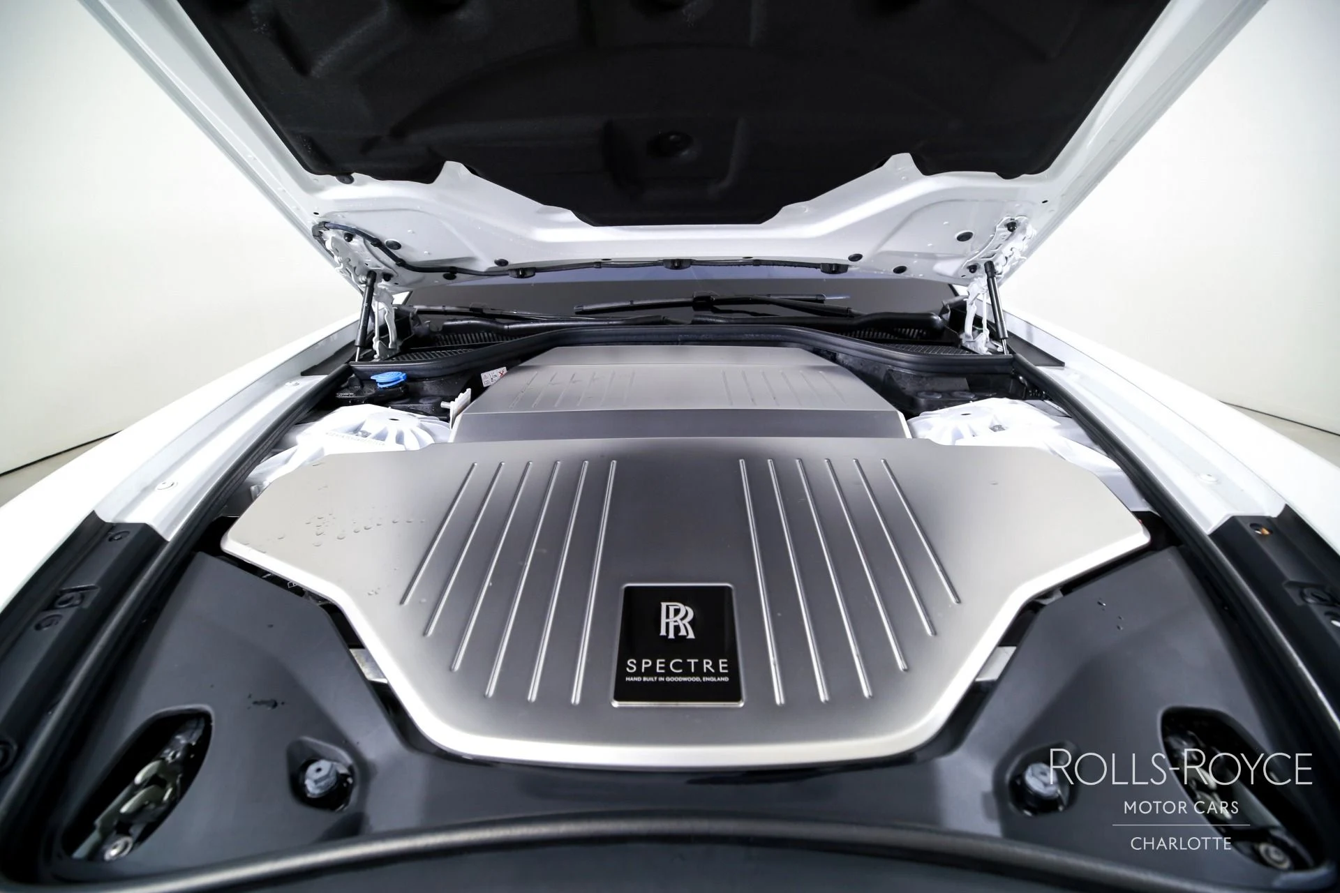 mph030_2329423580_Used_2024_Rolls_Royce_Spectre_1776091287_e98e081eef
