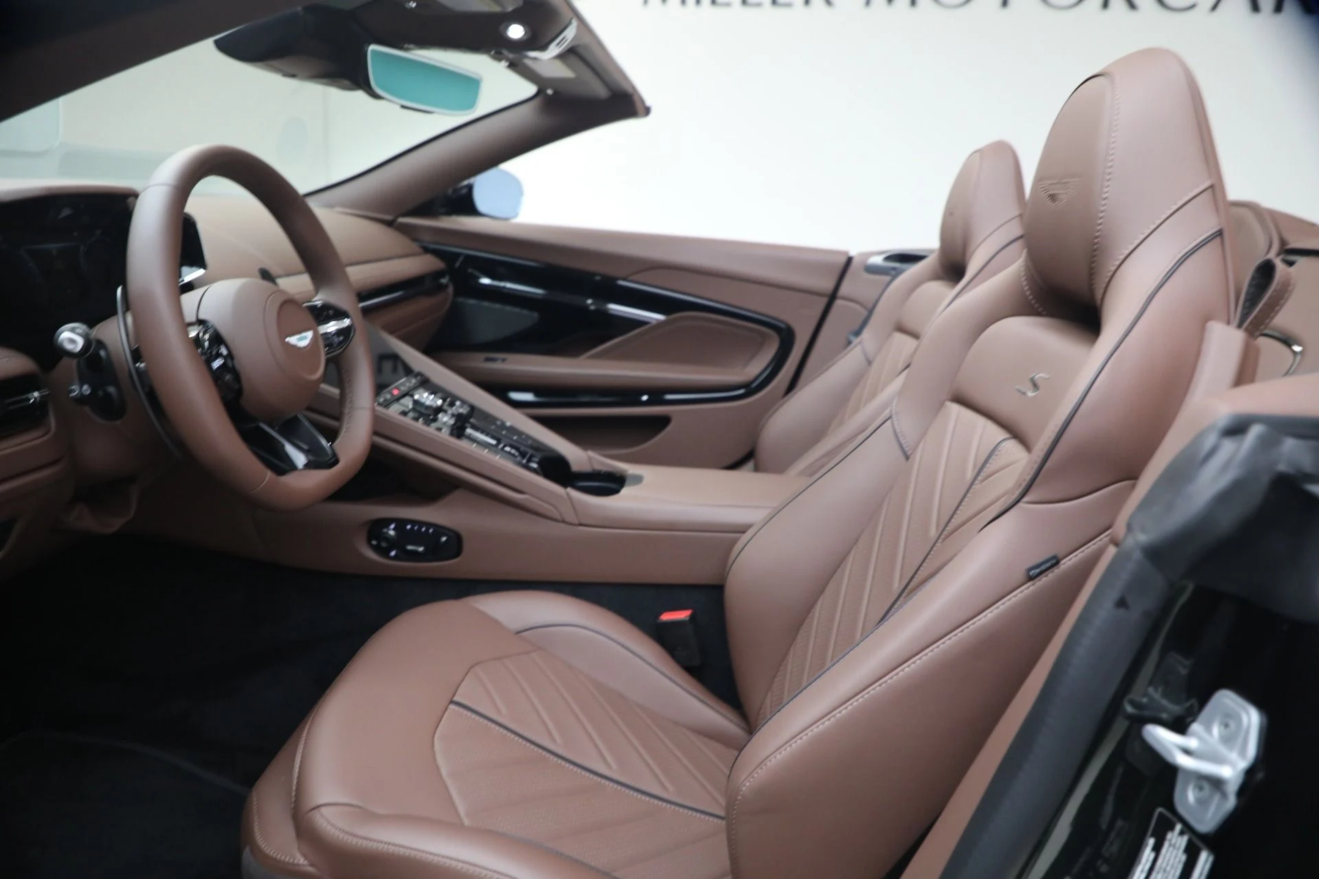 mph030_2334550027_New_2026_Aston_Martin_DB_12_S_Volante_1787328919_c7ba304a12
