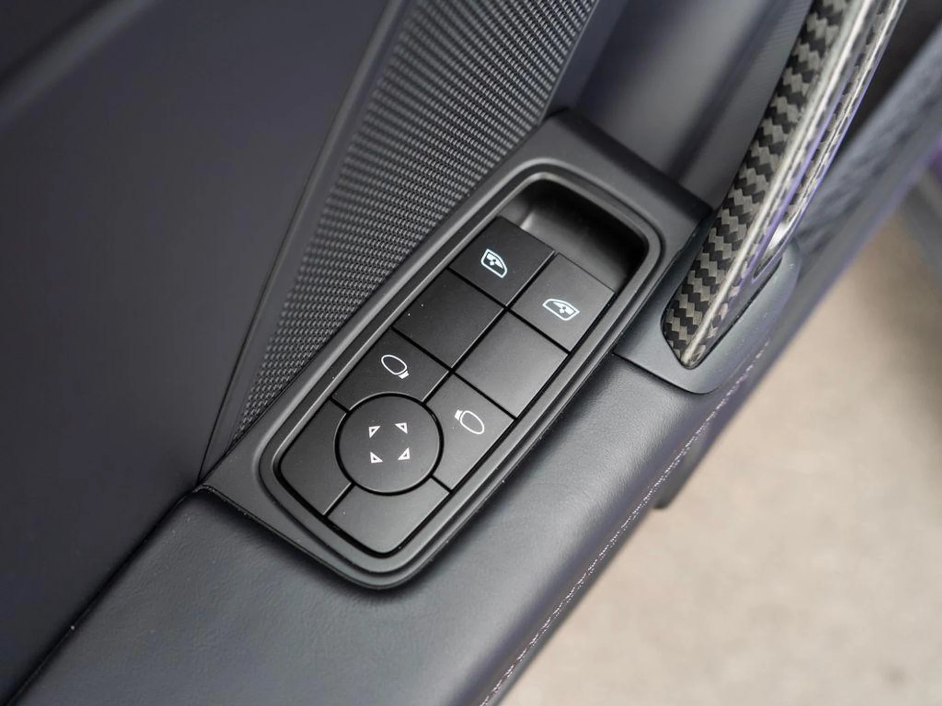 mph030_233687763_ozf_O_Je_V51_Ph_VEF_81_XEV_2_Hayla0_Y_e063dc490f