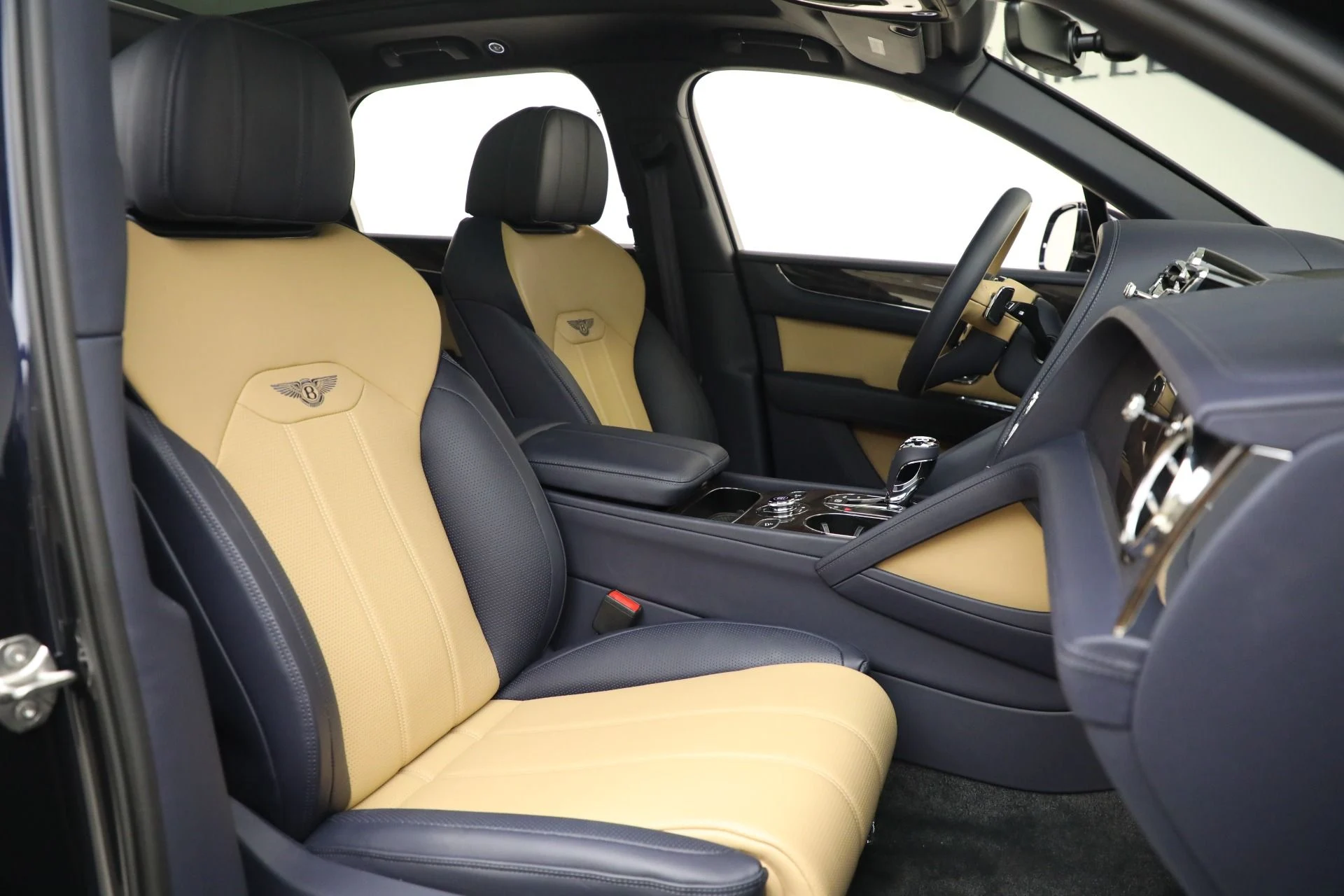 mph030_2337446489_Used_2022_Bentley_Bentayga_V8_ff114bcaec