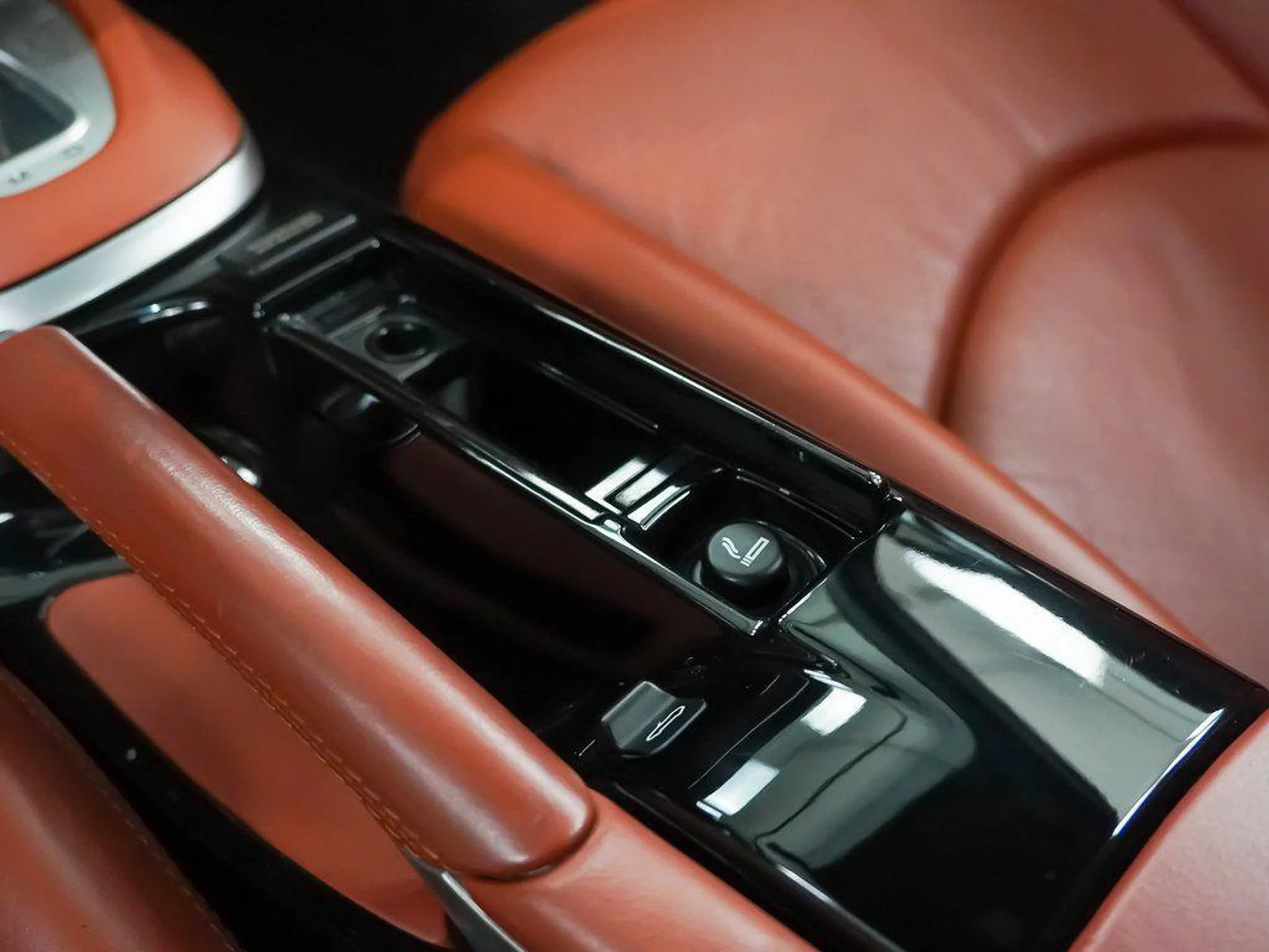 mph030_2339368127_i_YR_HI_Pgt_EKY_Xi_Xy_HC_3clg_Nk_Sg_9ec34ae2b8