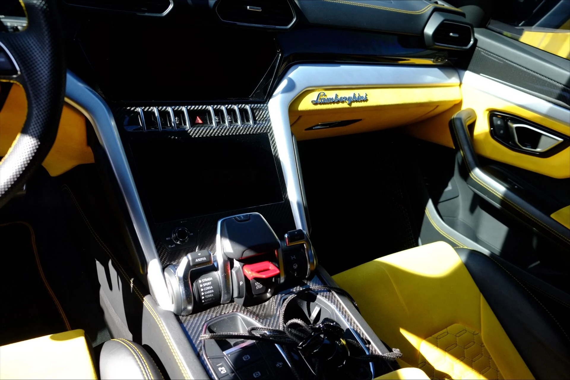 mph030_233965933_Used_2021_Lamborghini_Urus_1776122308_d85a27050d