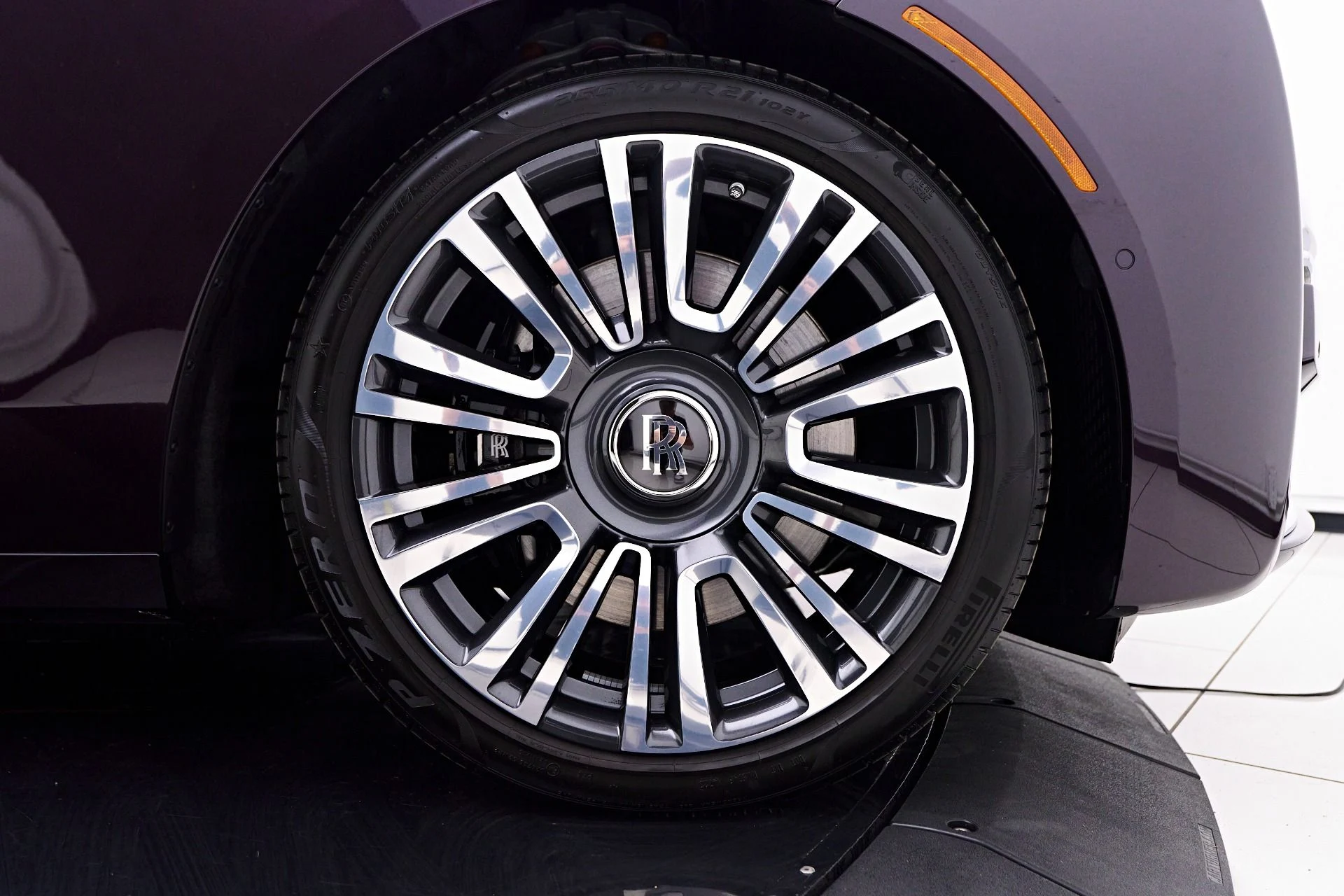 mph030_2348070609_Used_2024_Rolls_Royce_Ghost_Base_1752169894_ac16ee1143