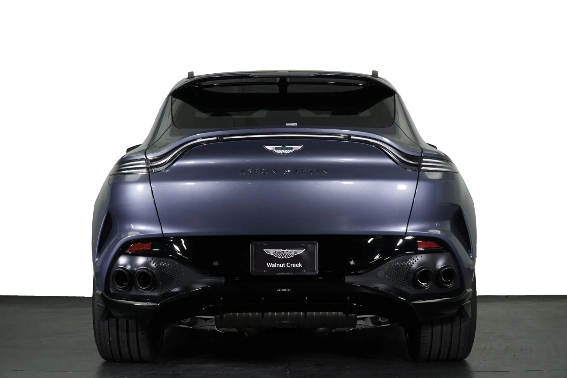 mph030_2357178423_New_2026_Aston_Martin_DBX_707_1765563110_194686dcce