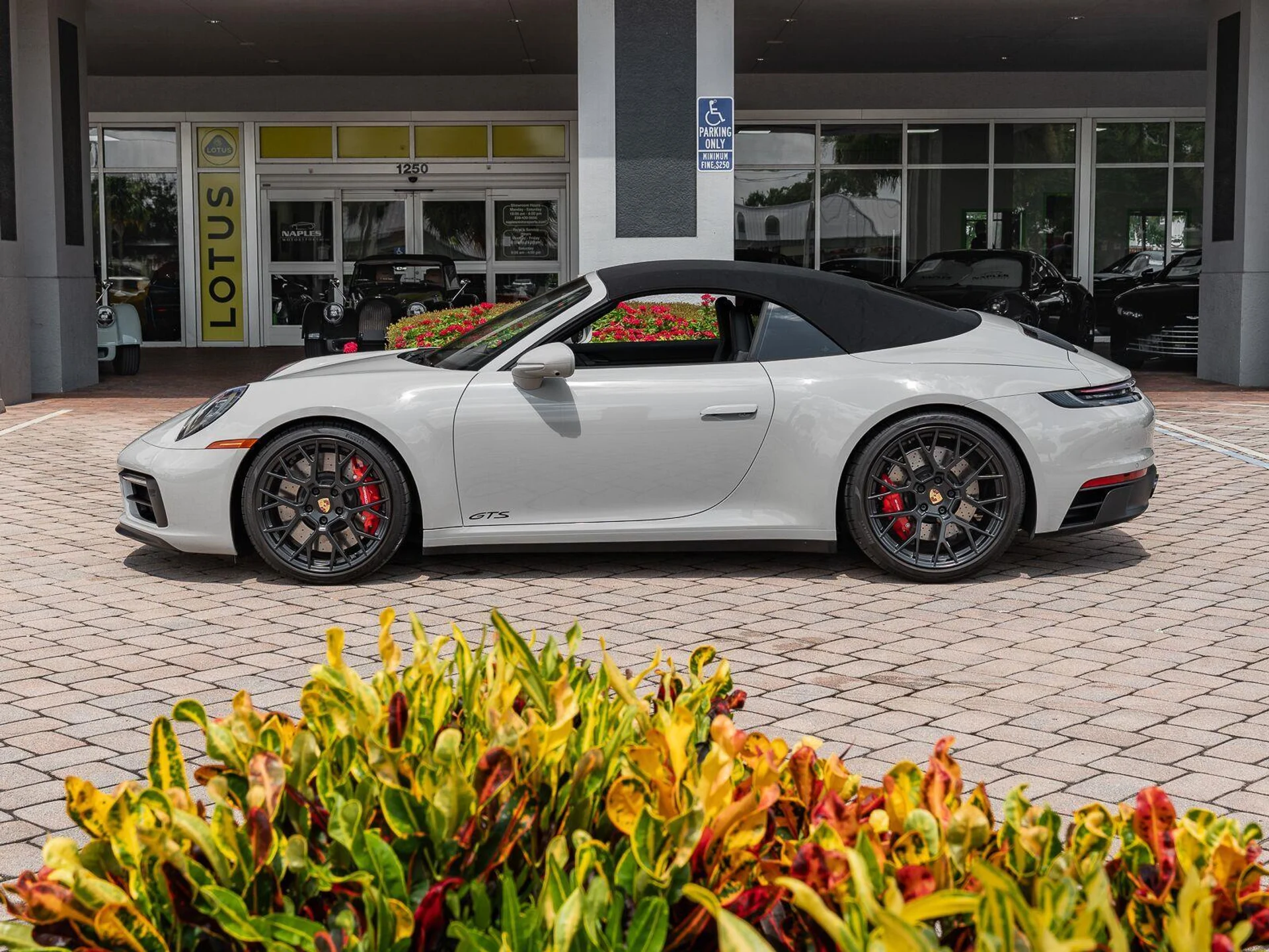 mph030_2359506369_Used_2024_Porsche_911_Carrera_GTS_1784923388_1e72e994fe